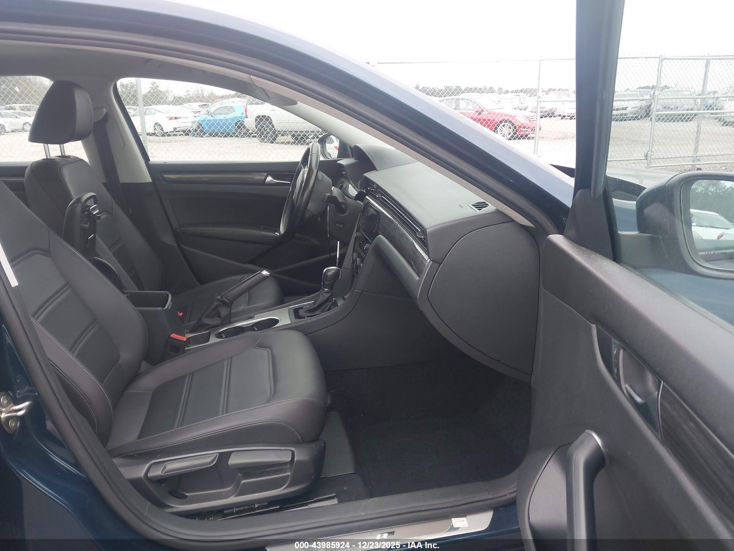 VOLKSWAGEN PASSAT image 5