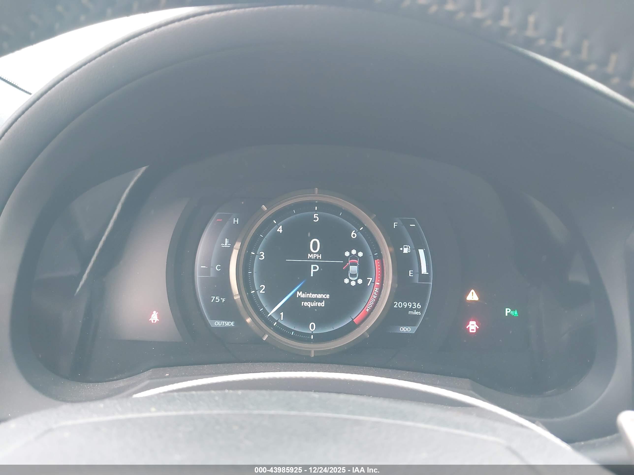 LEXUS RC image 7