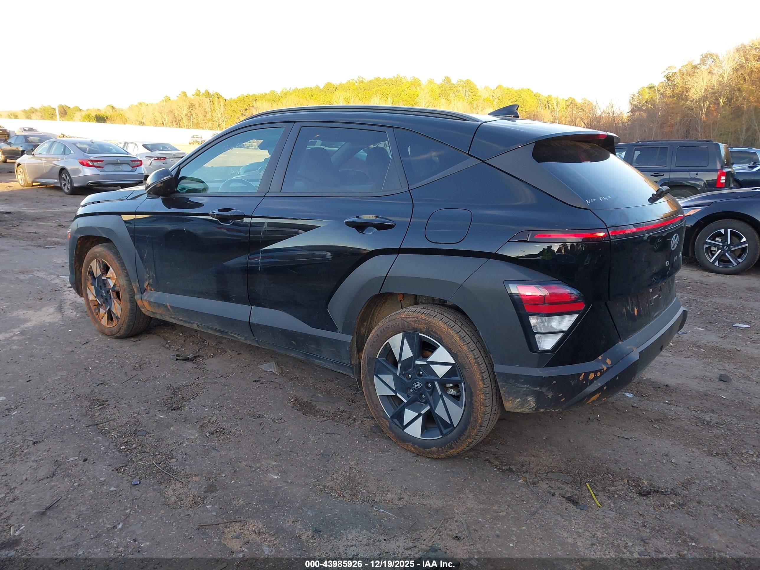 HYUNDAI KONA image 3