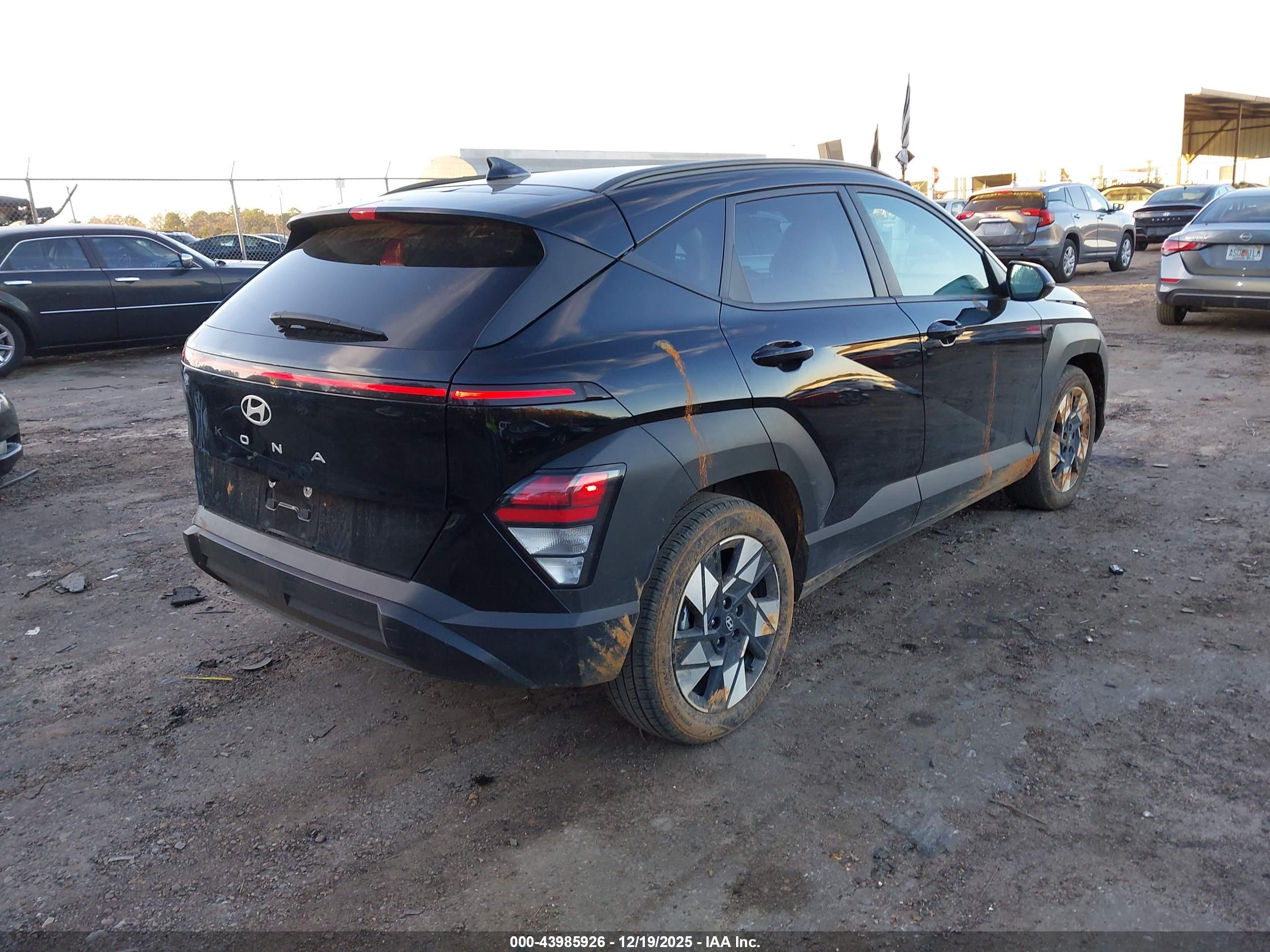 HYUNDAI KONA image 4