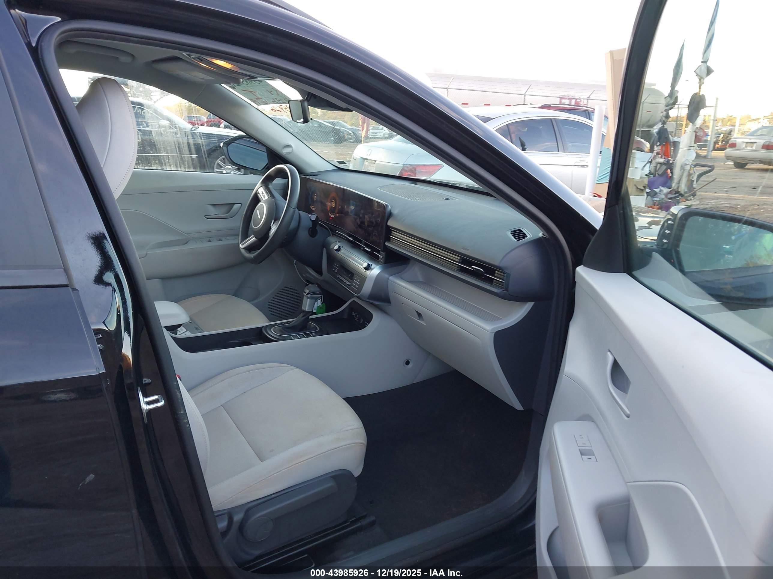 HYUNDAI KONA image 5