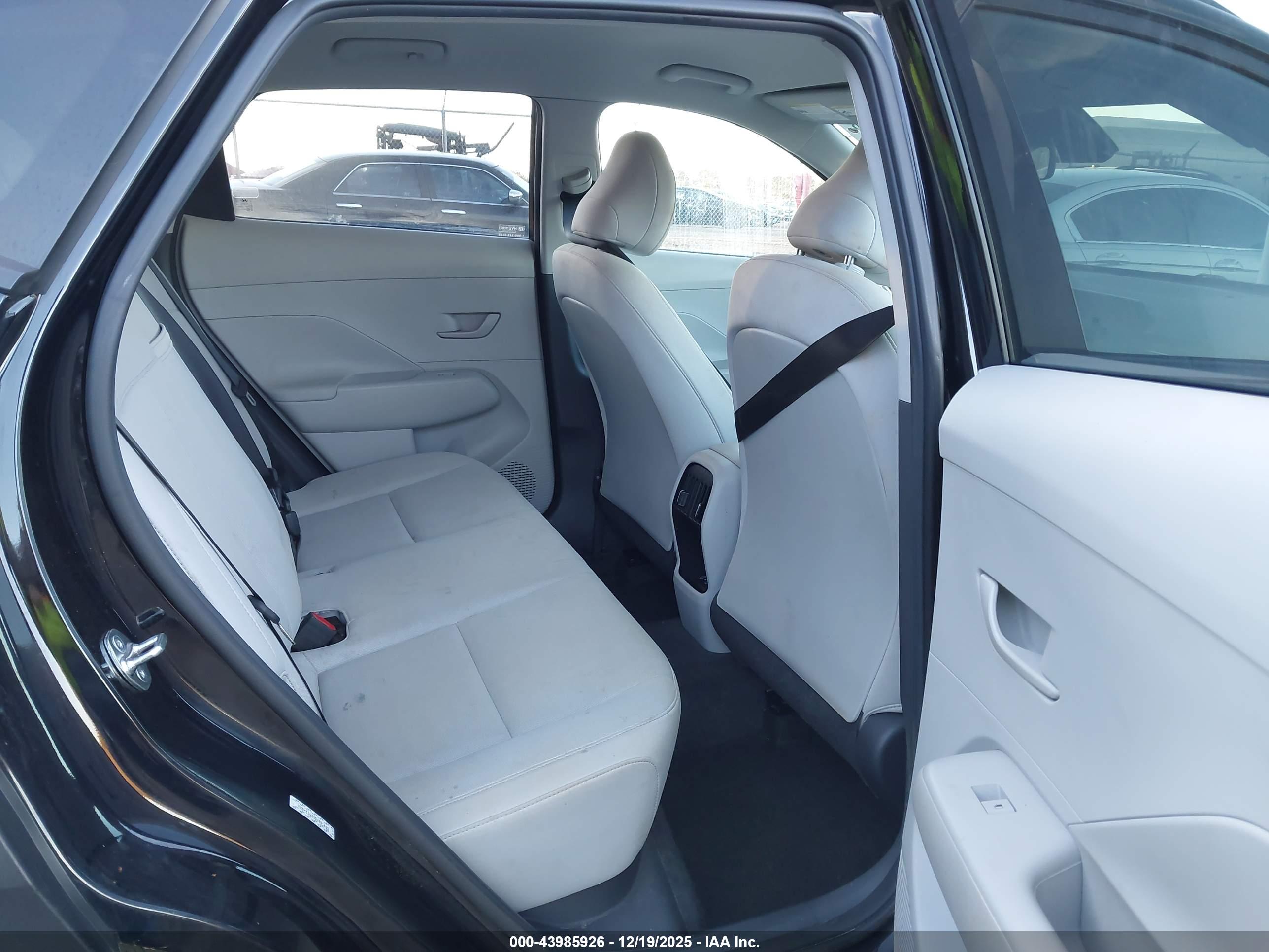 HYUNDAI KONA image 8