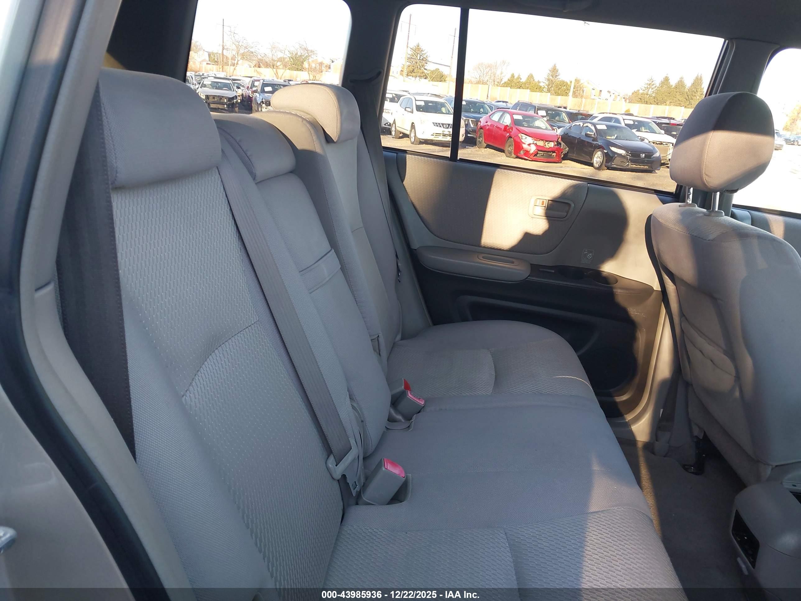TOYOTA HIGHLANDER image 8
