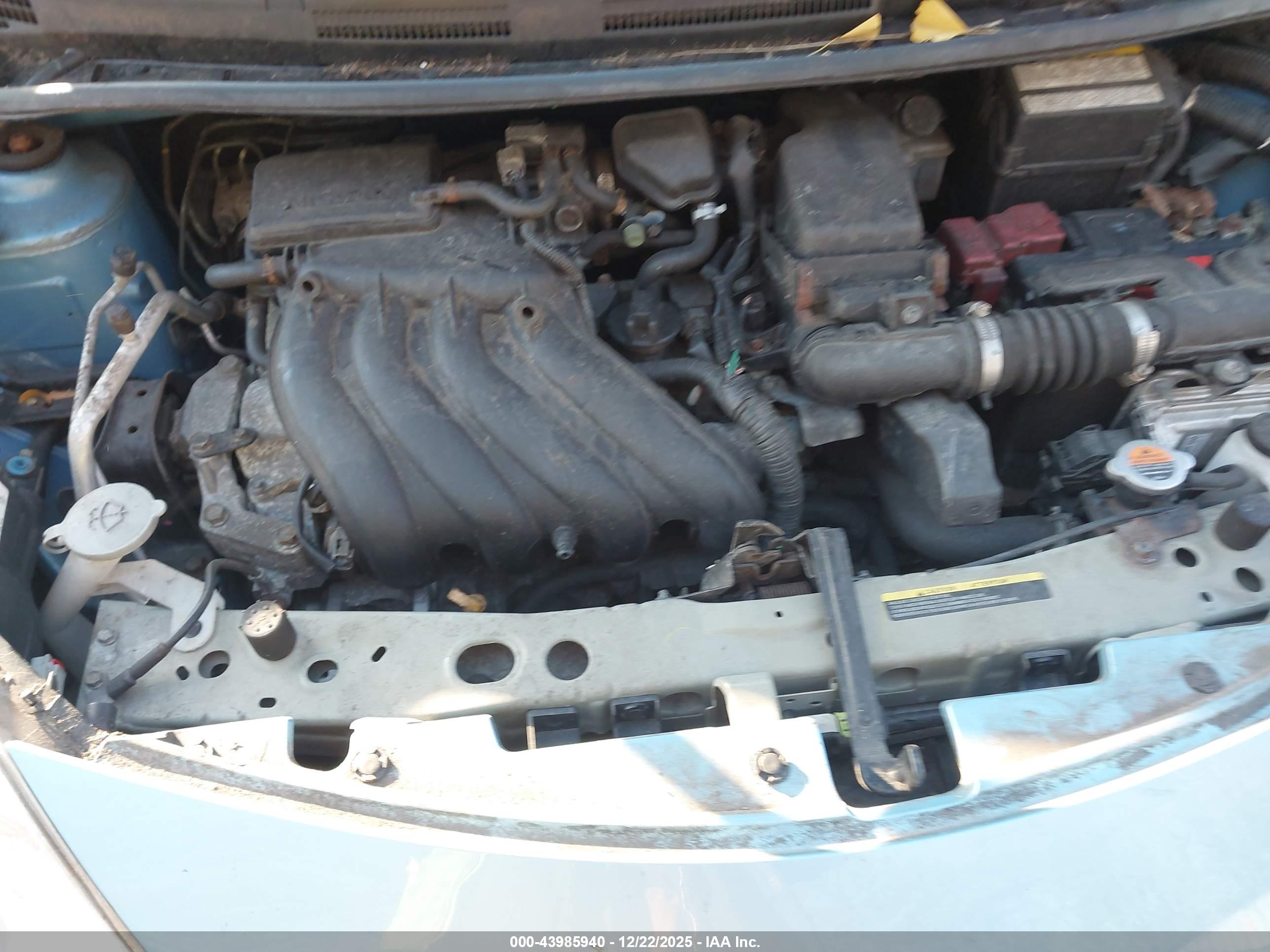 NISSAN VERSA image 10