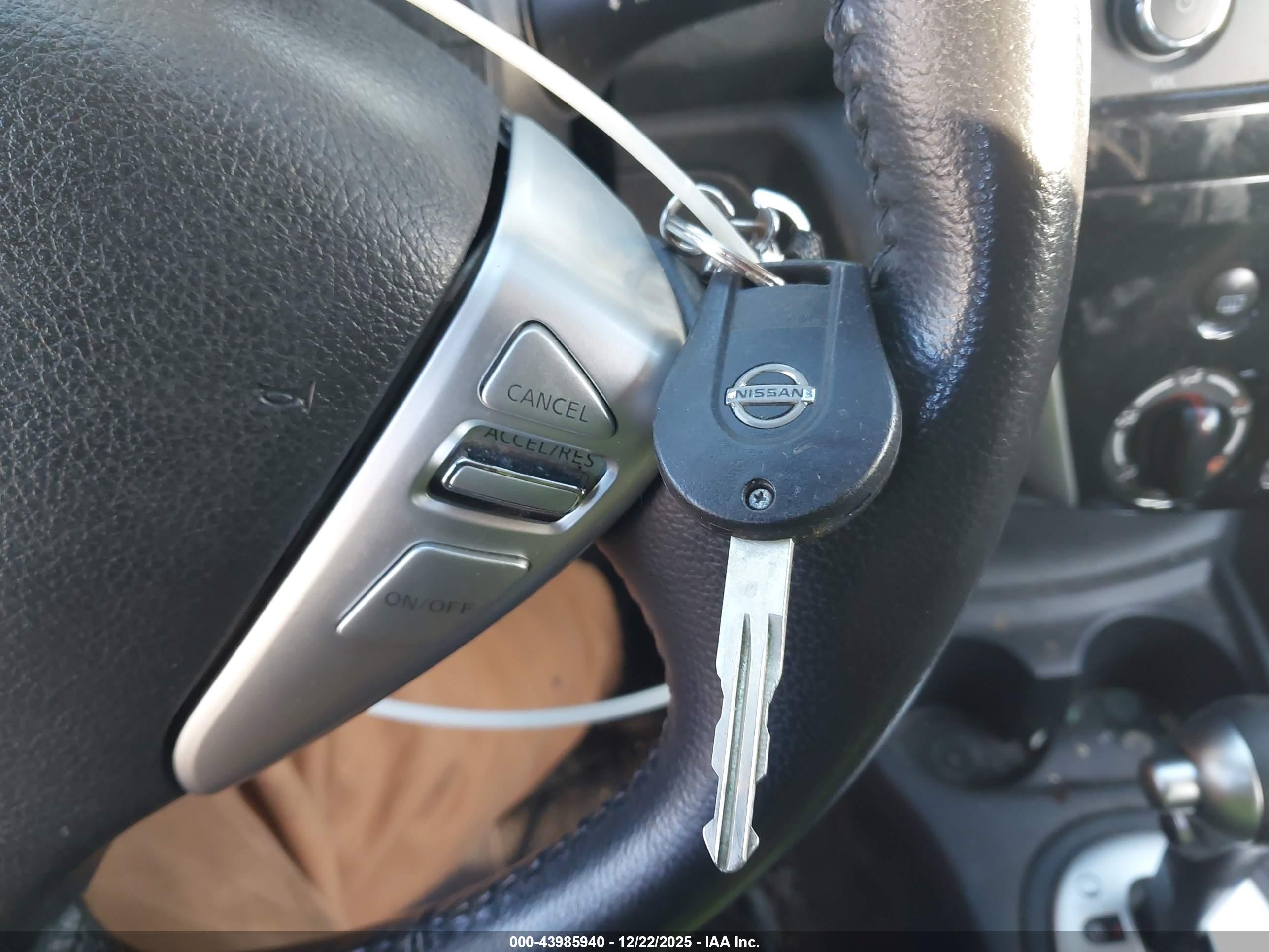 NISSAN VERSA image 11