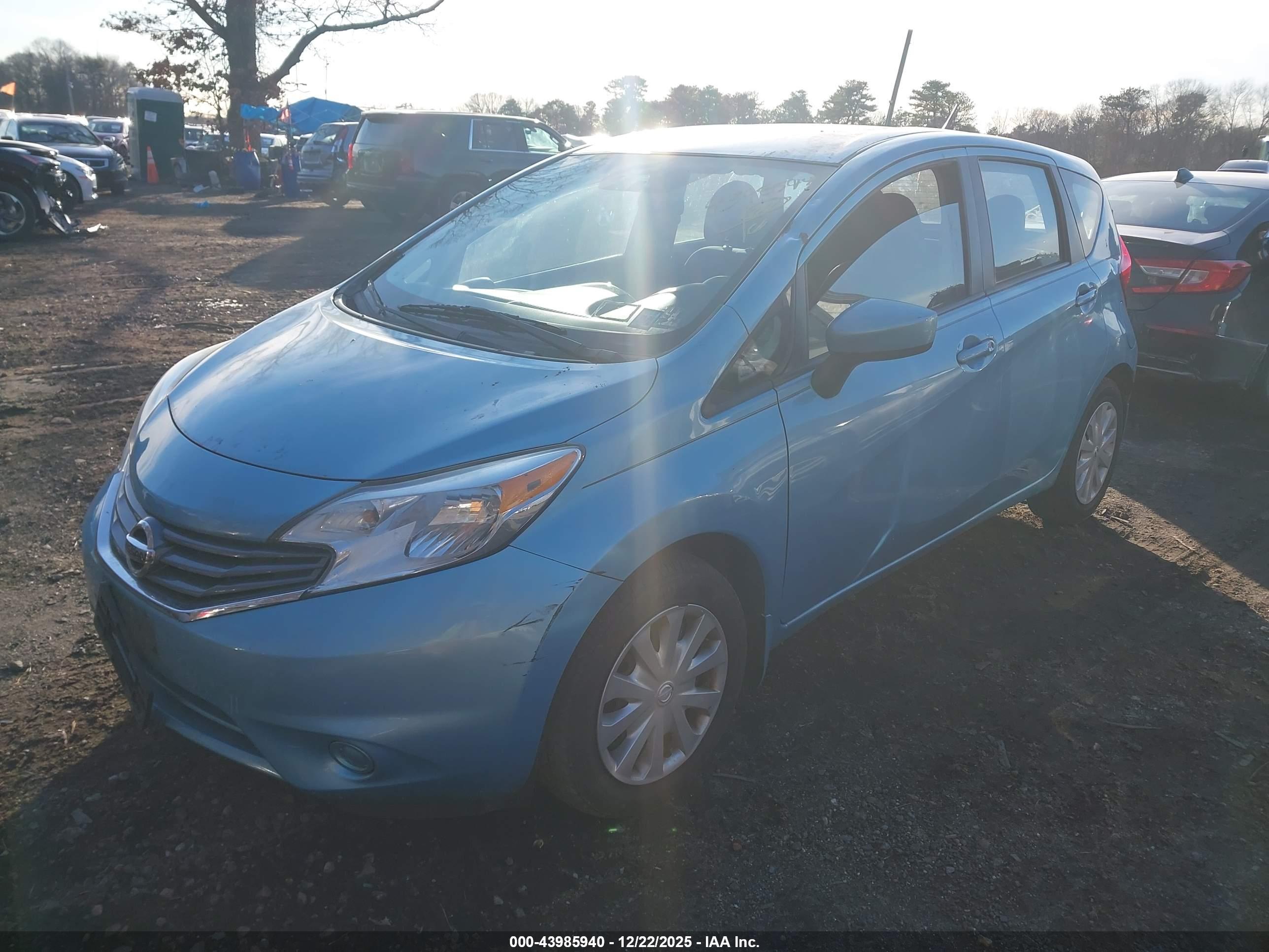 NISSAN VERSA image 2