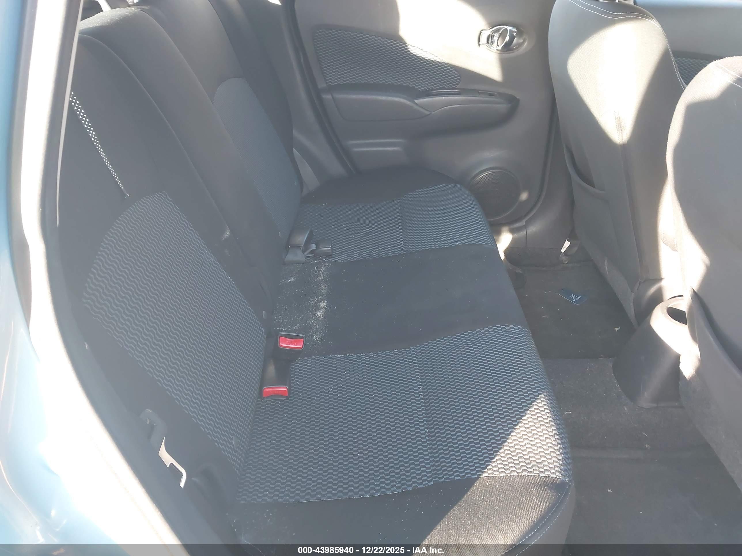 NISSAN VERSA image 8