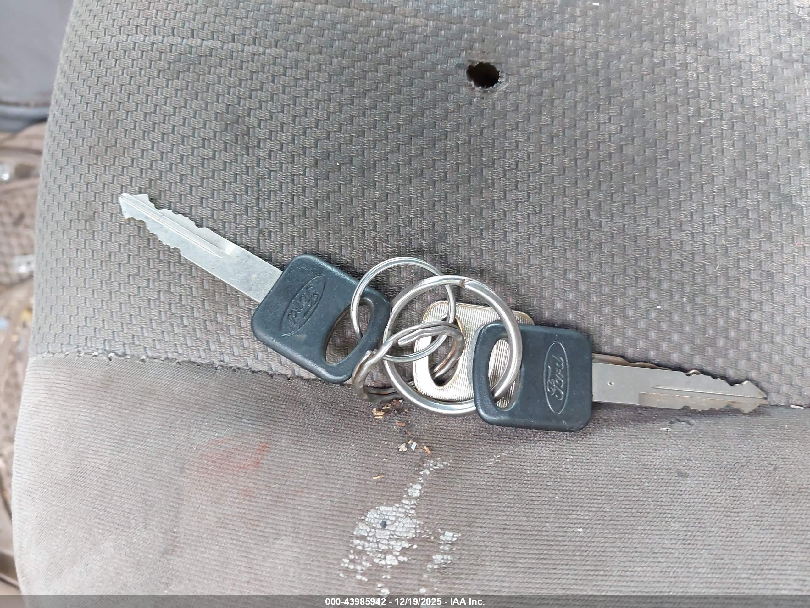 FORD E-250 image 11