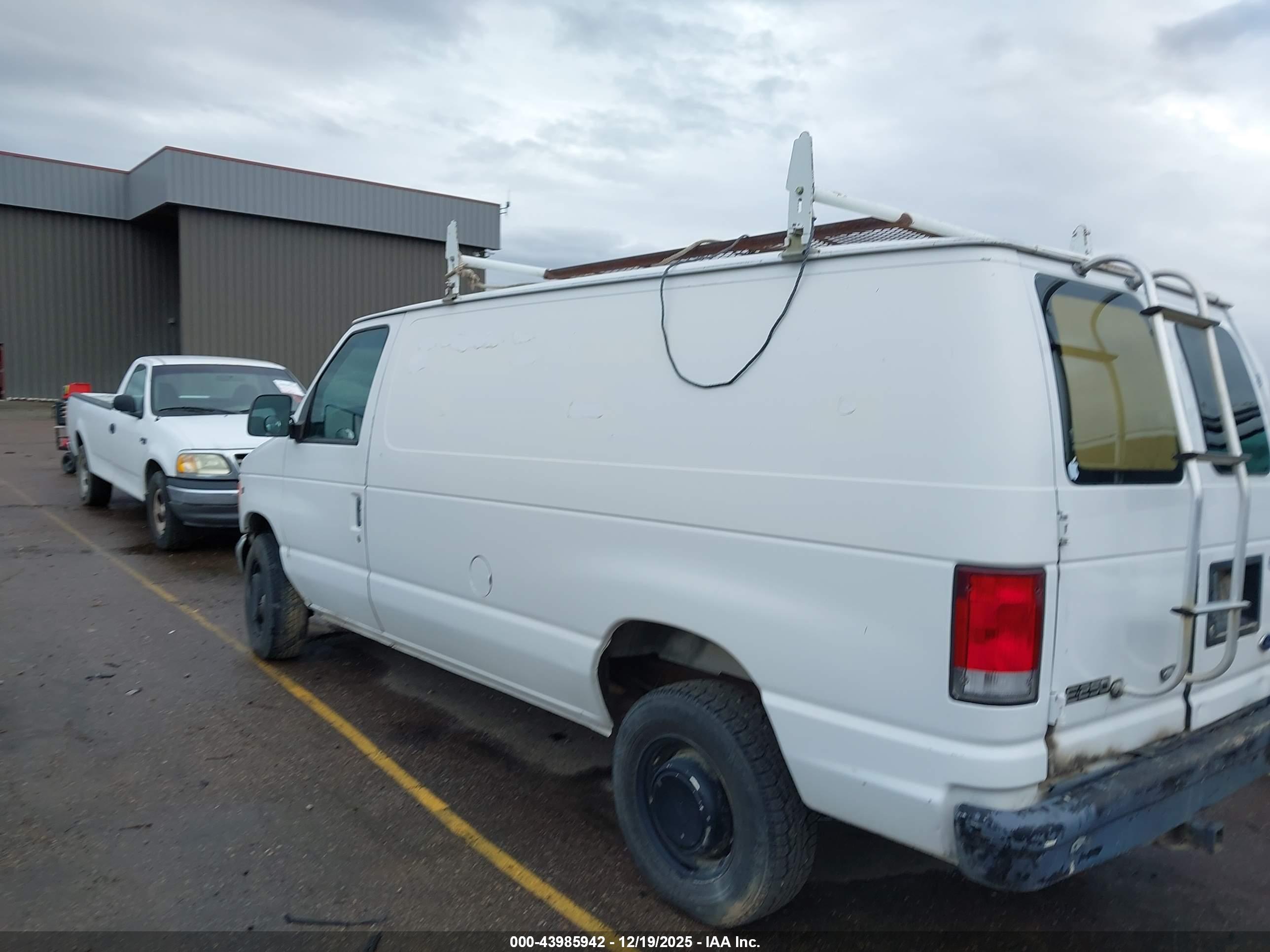 FORD E-250 image 3