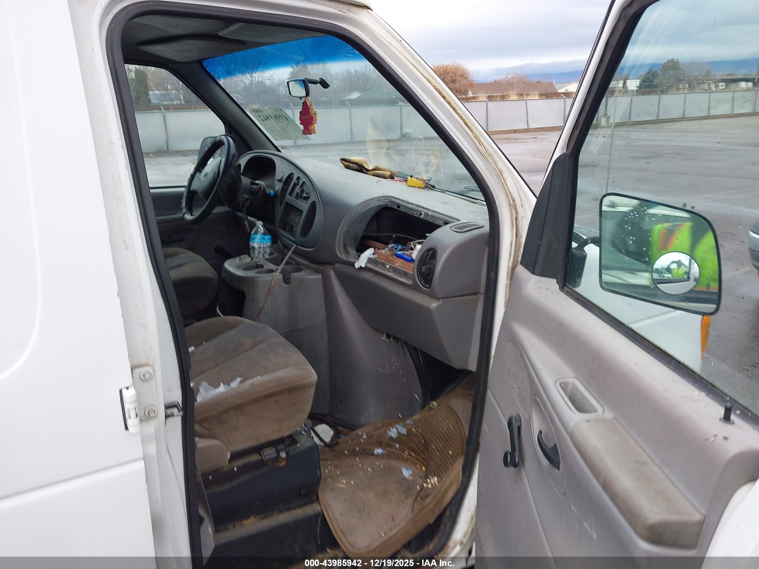 FORD E-250 image 5