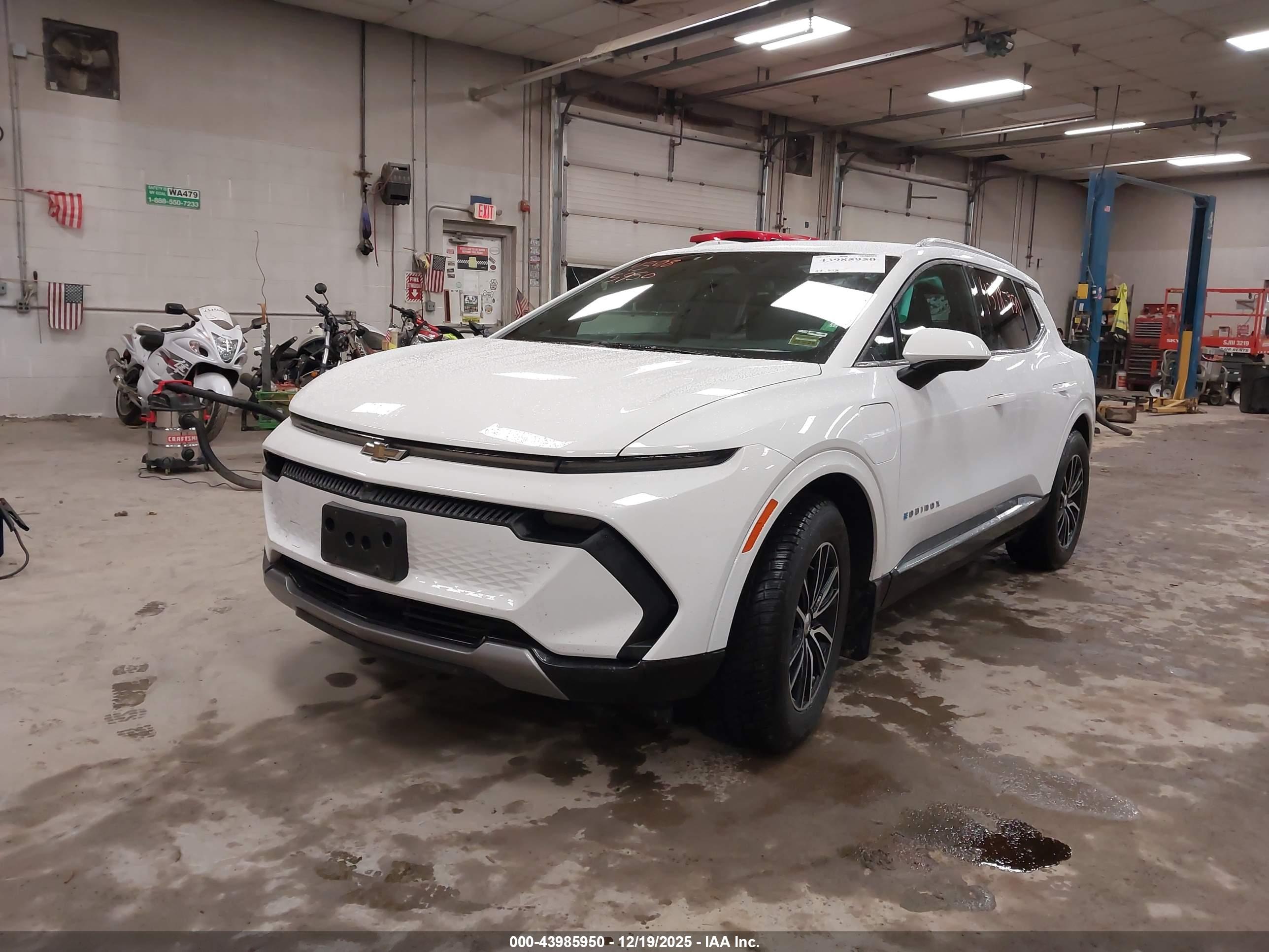 CHEVROLET EQUINOX image 2