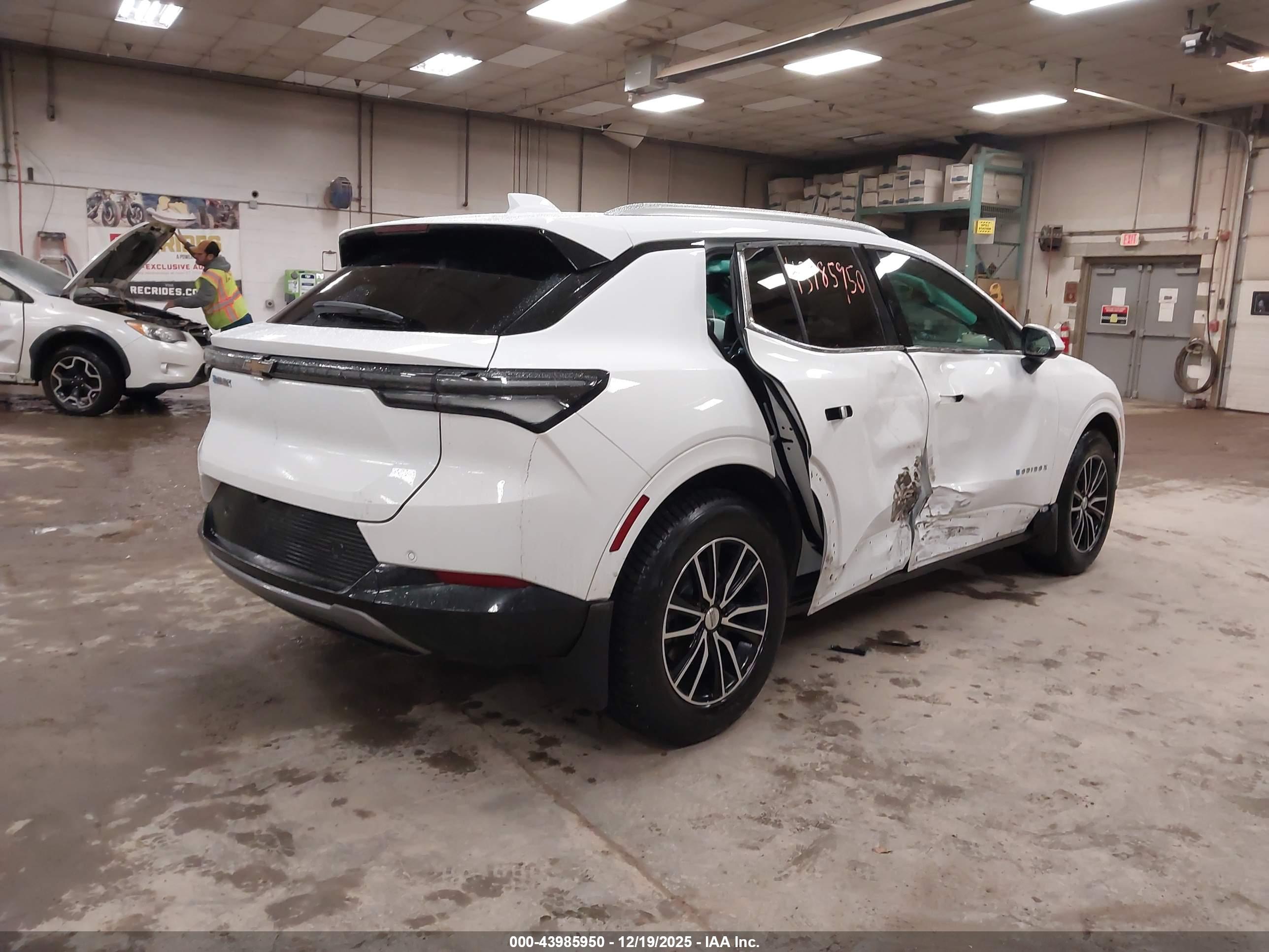CHEVROLET EQUINOX image 4