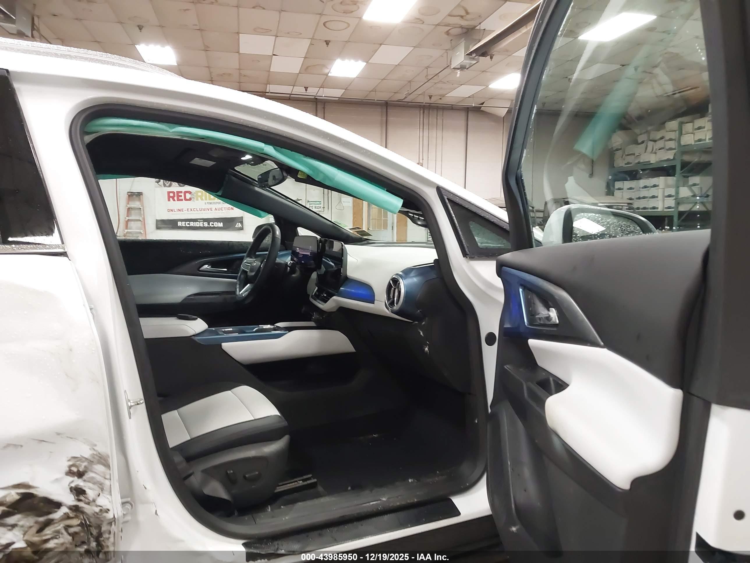 CHEVROLET EQUINOX image 5