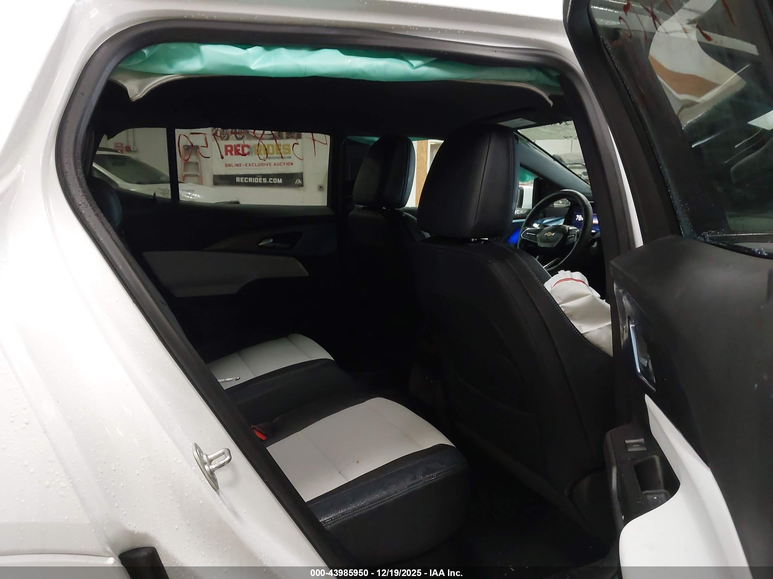 CHEVROLET EQUINOX image 8