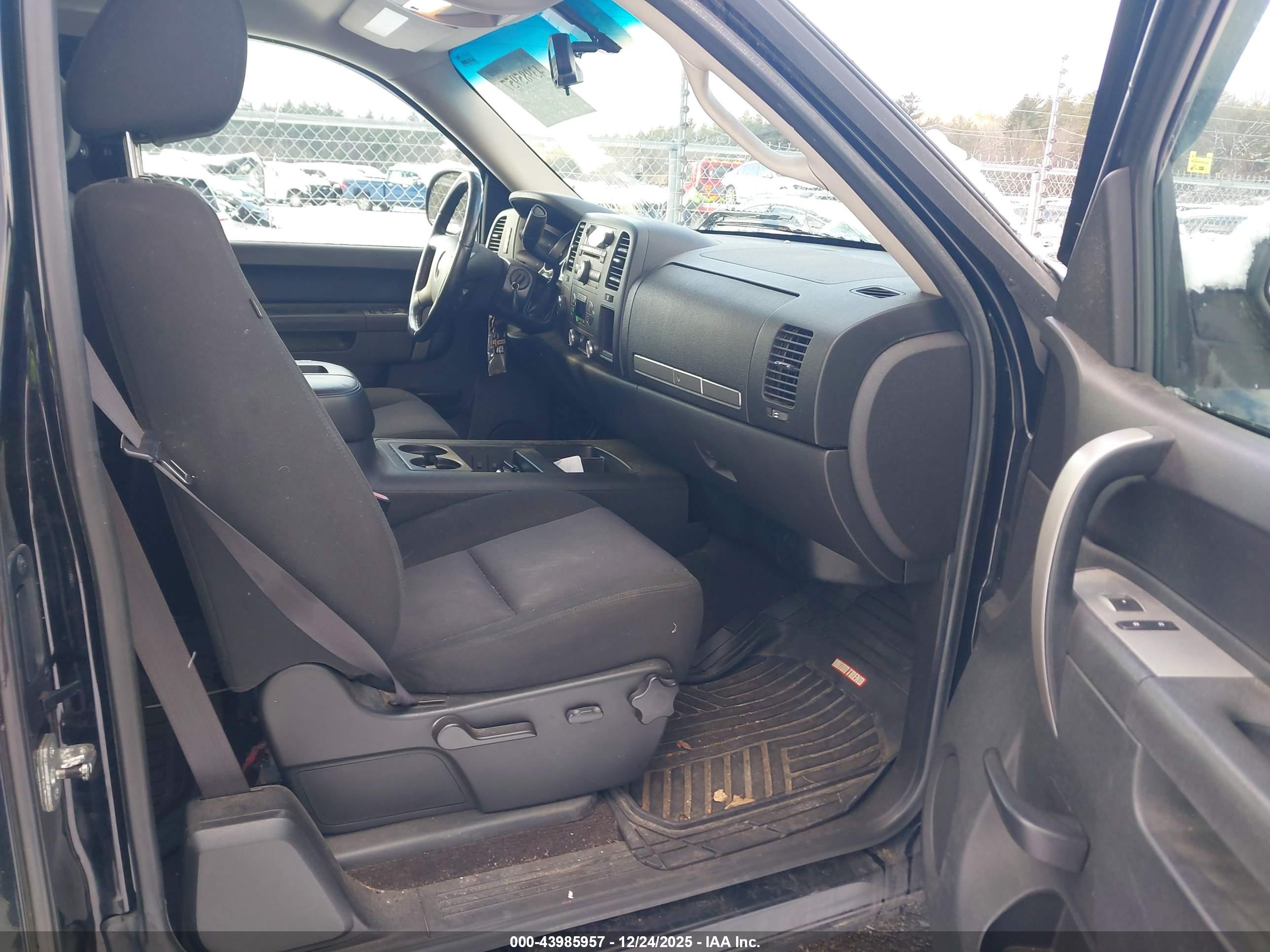 CHEVROLET SILVERADO image 5