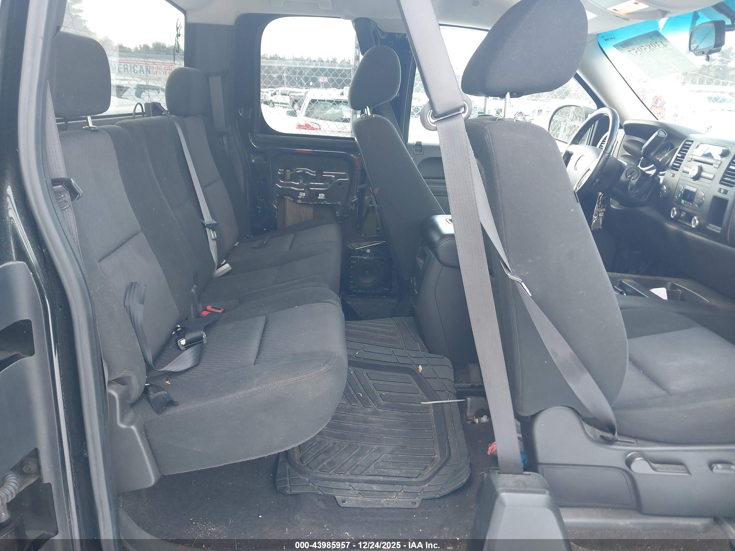 CHEVROLET SILVERADO image 8