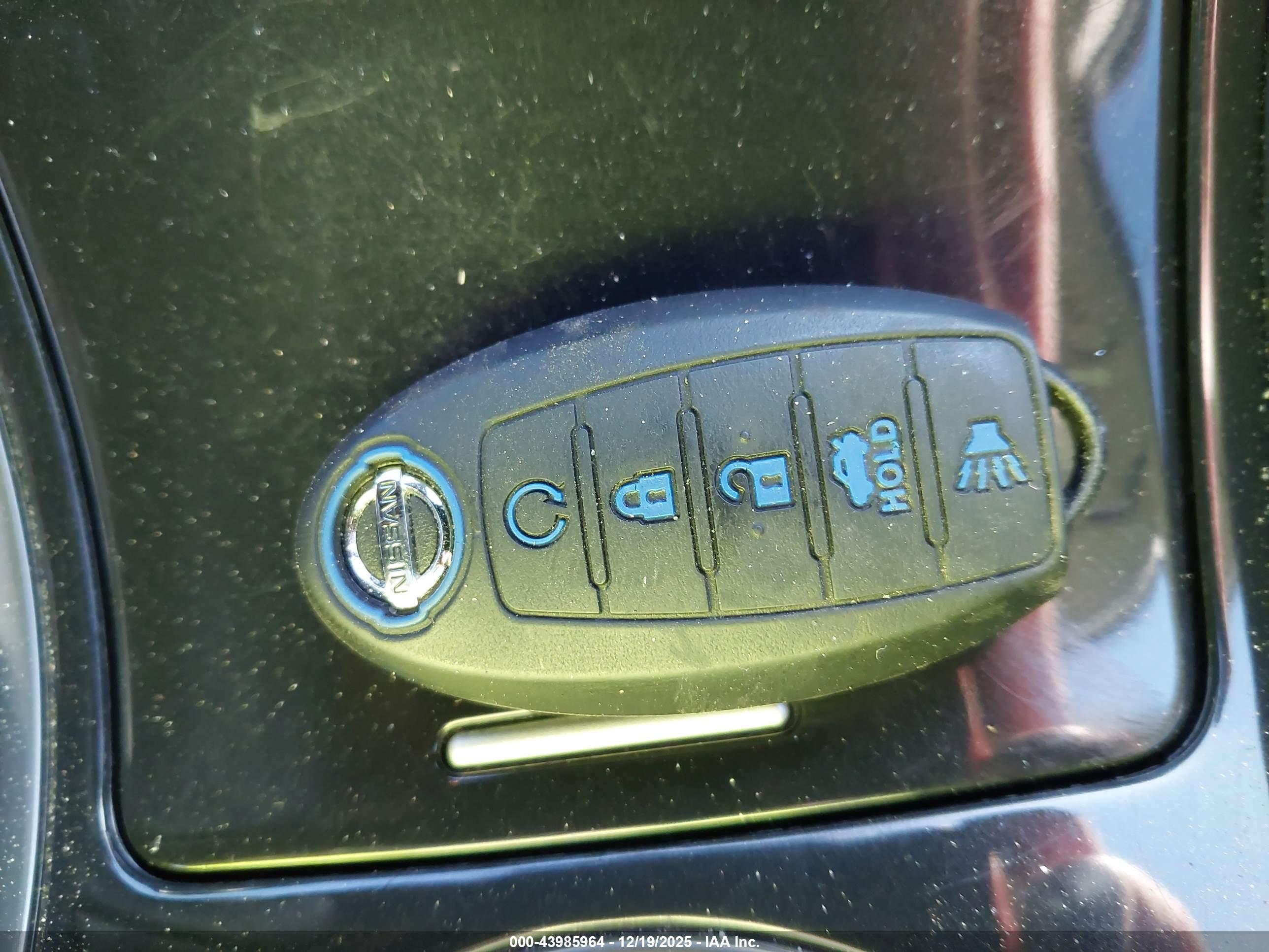 NISSAN MAXIMA image 11