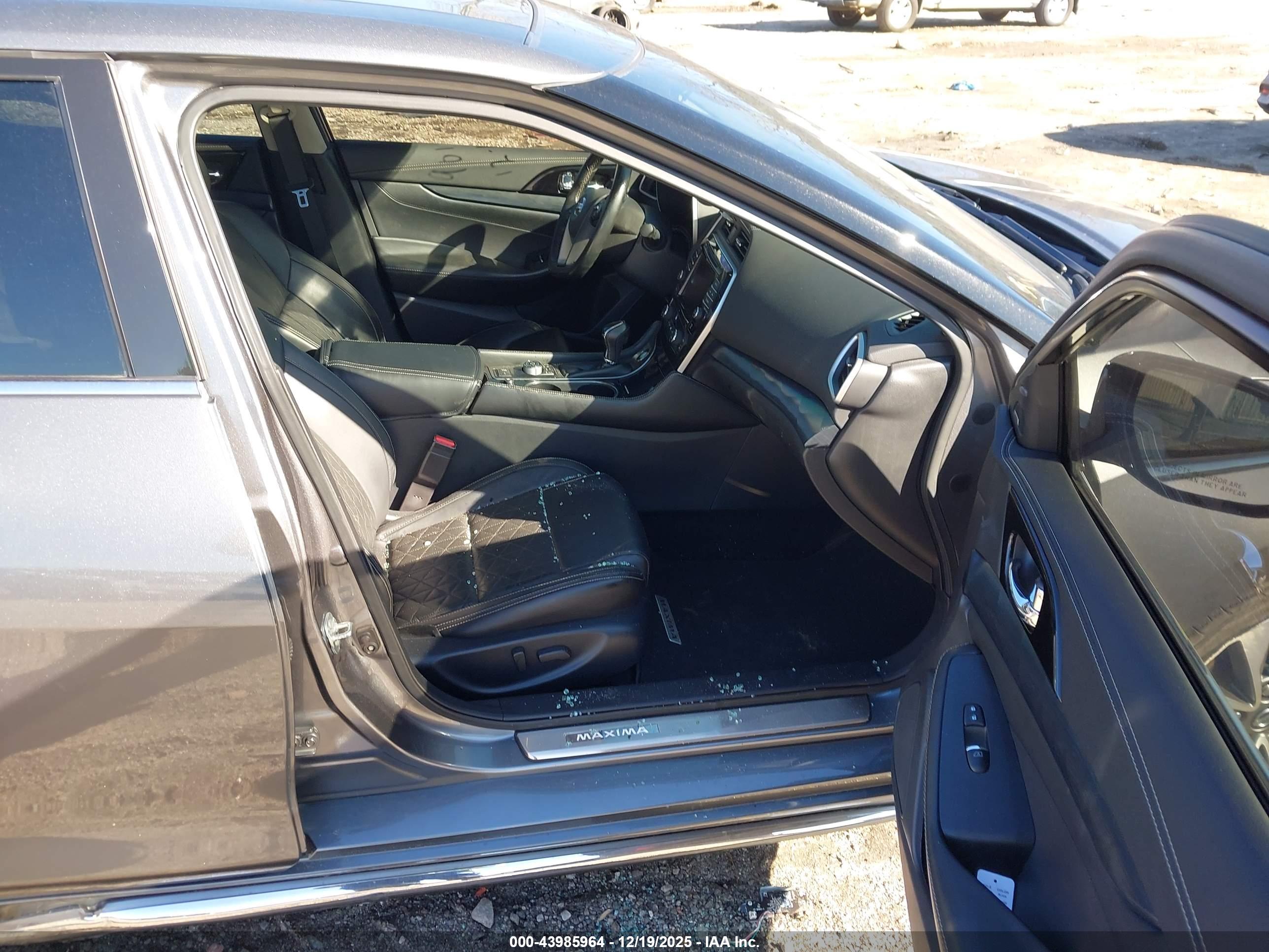 NISSAN MAXIMA image 5