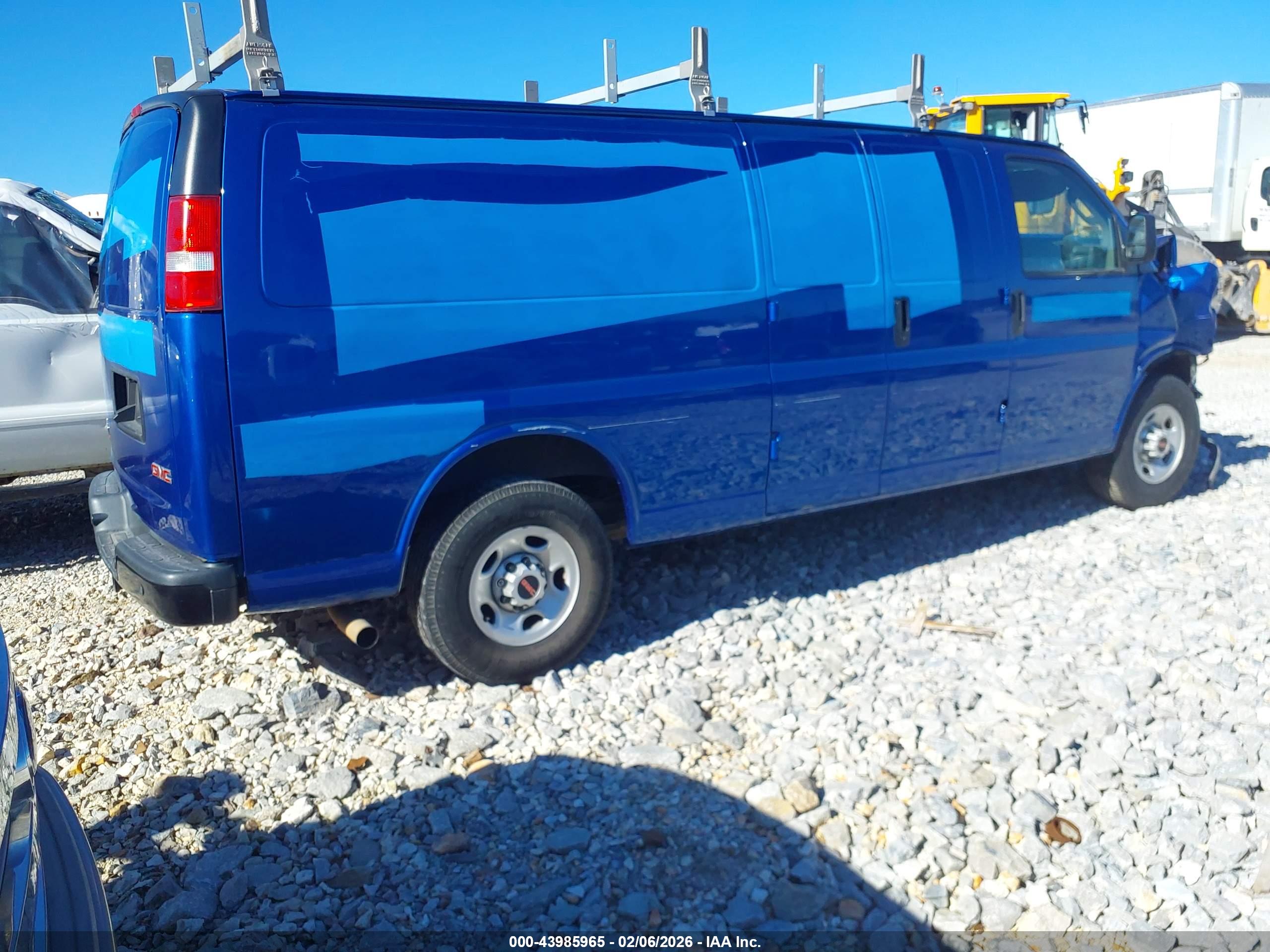 GMC SAVANA image 4