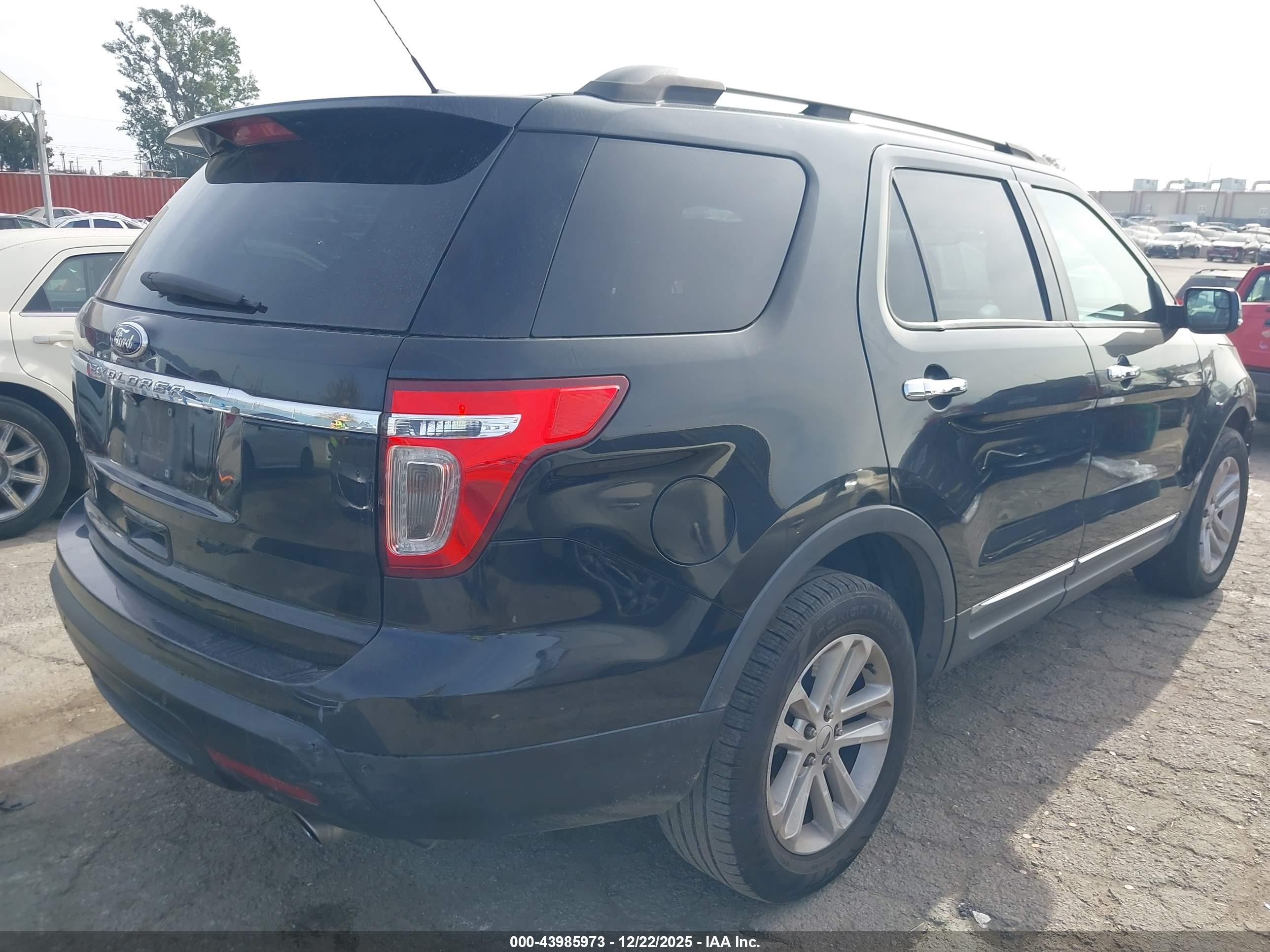 FORD EXPLORER image 4