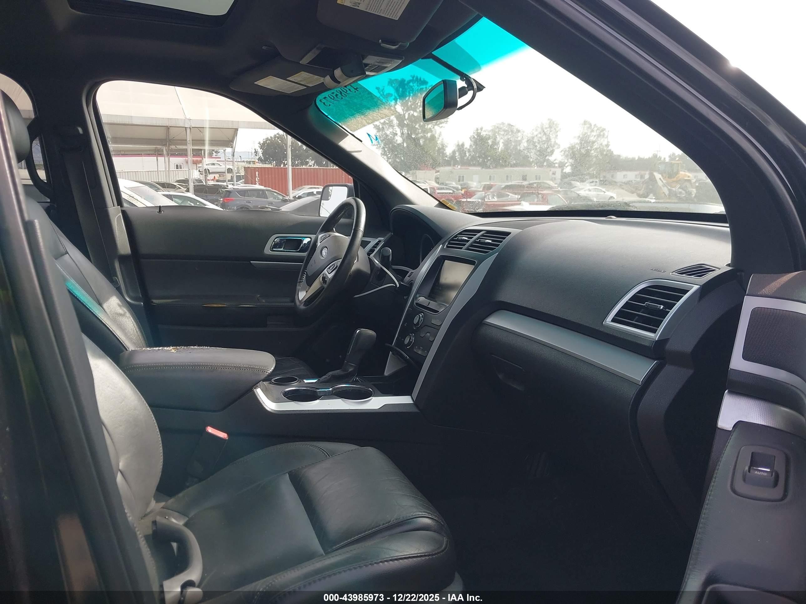 FORD EXPLORER image 5