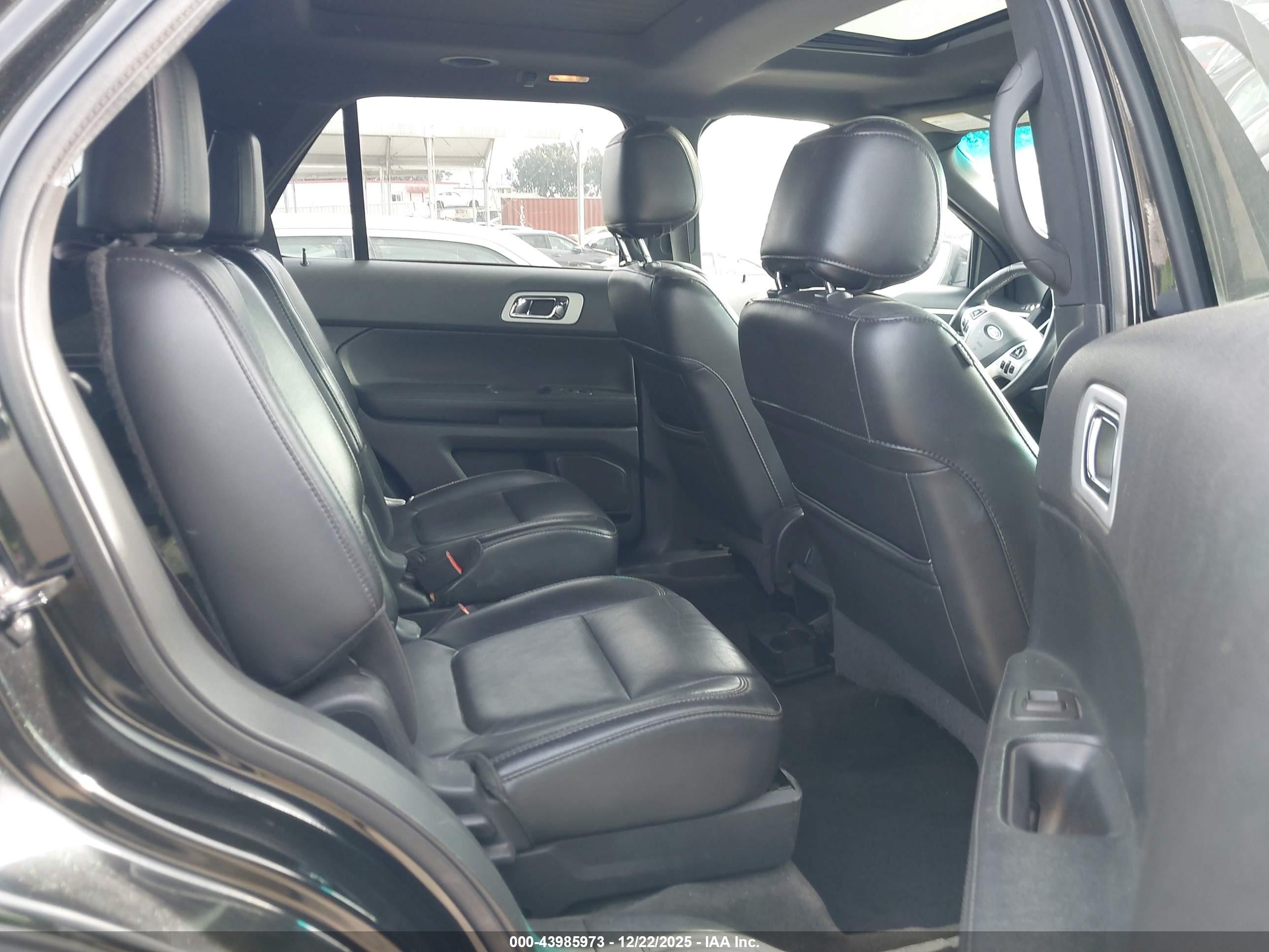 FORD EXPLORER image 8