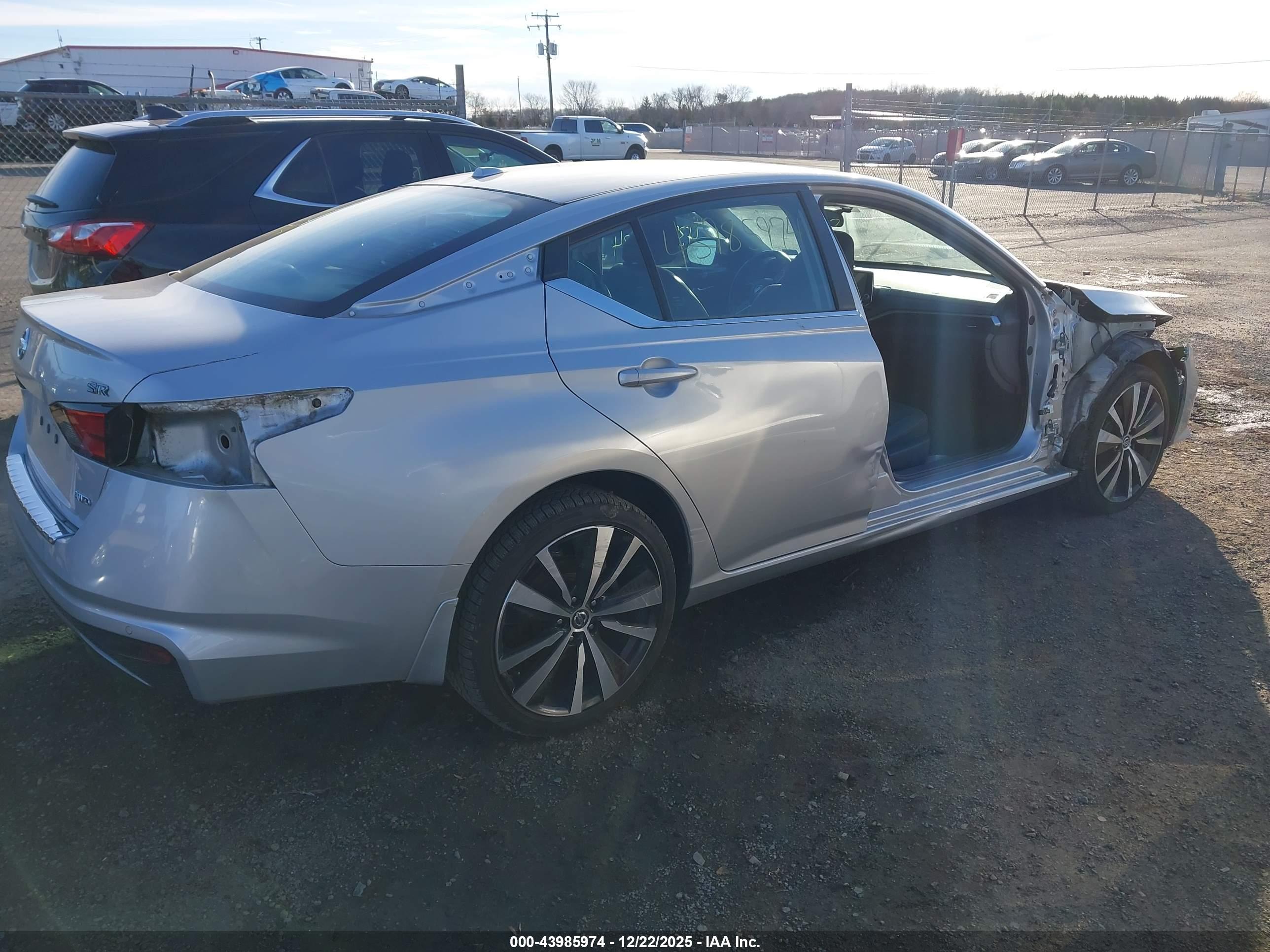 NISSAN ALTIMA image 4