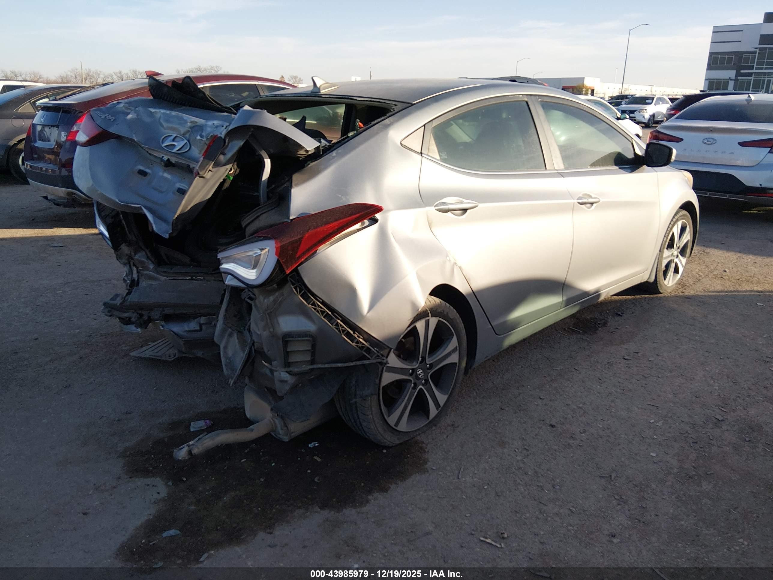 HYUNDAI ELANTRA image 4