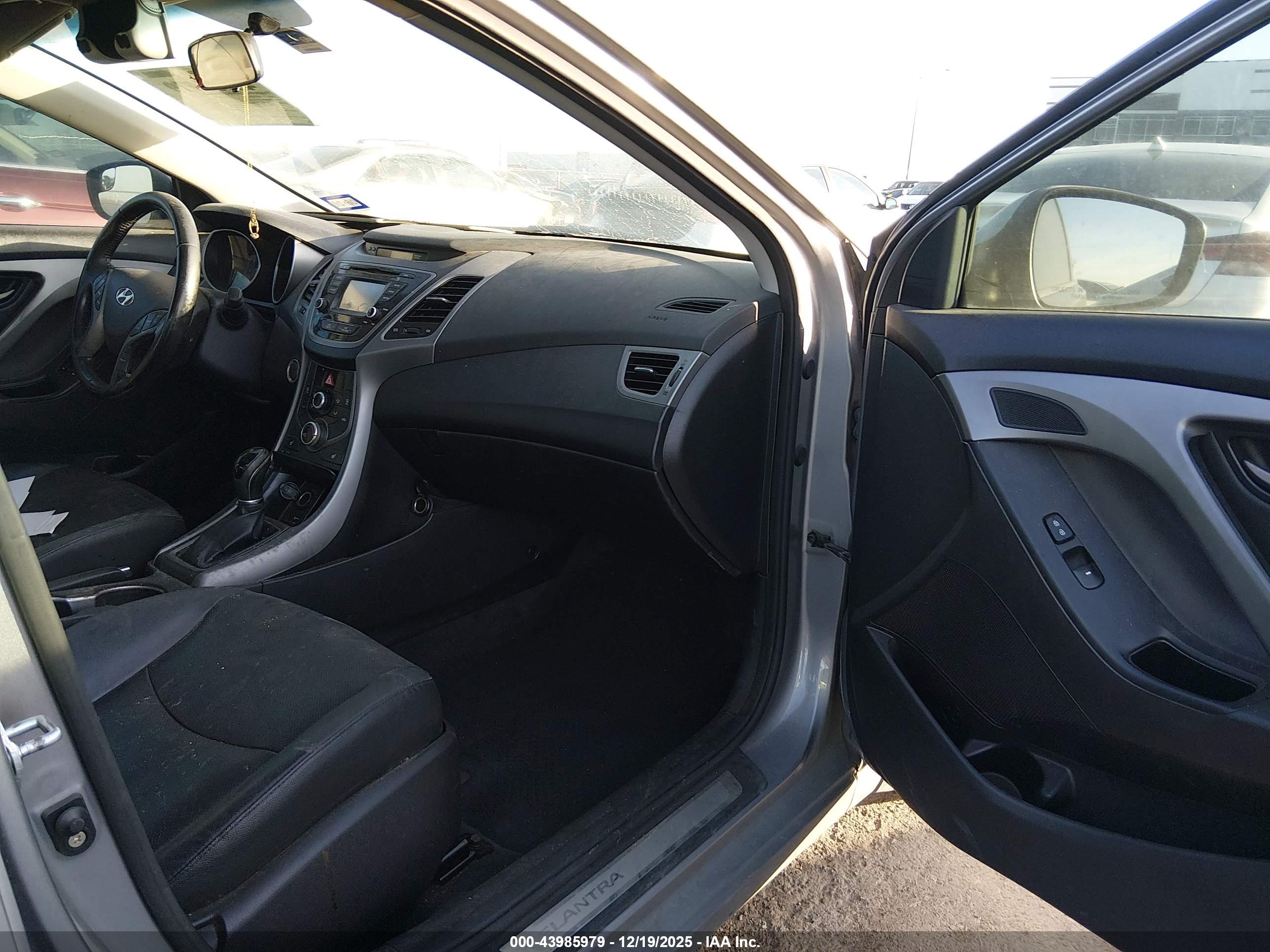 HYUNDAI ELANTRA image 5