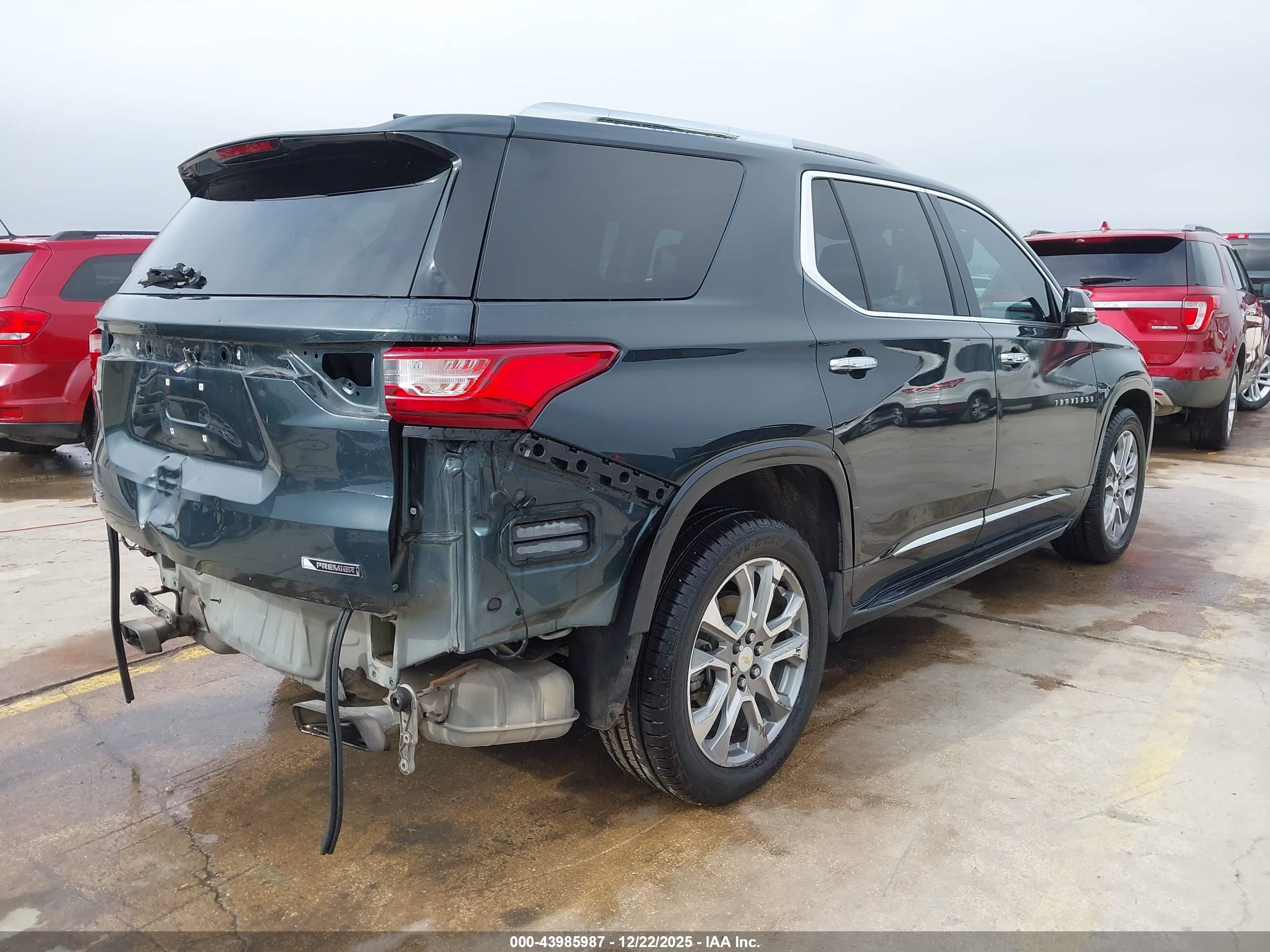 CHEVROLET TRAVERSE image 4