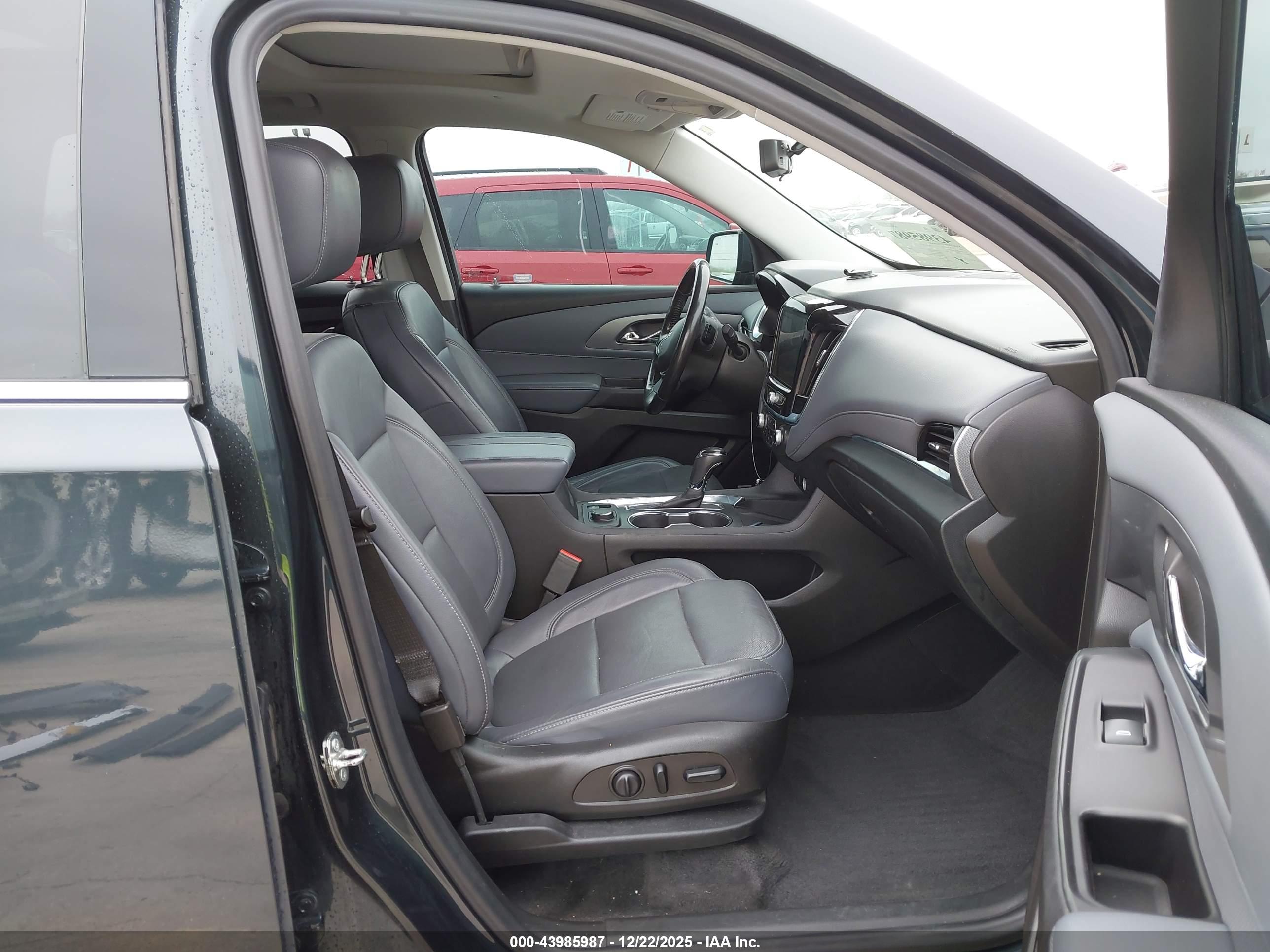 CHEVROLET TRAVERSE image 5