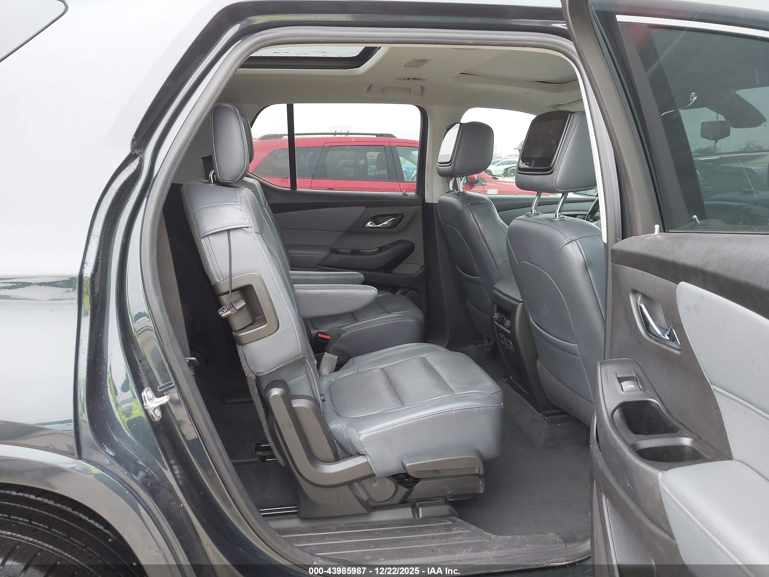 CHEVROLET TRAVERSE image 8