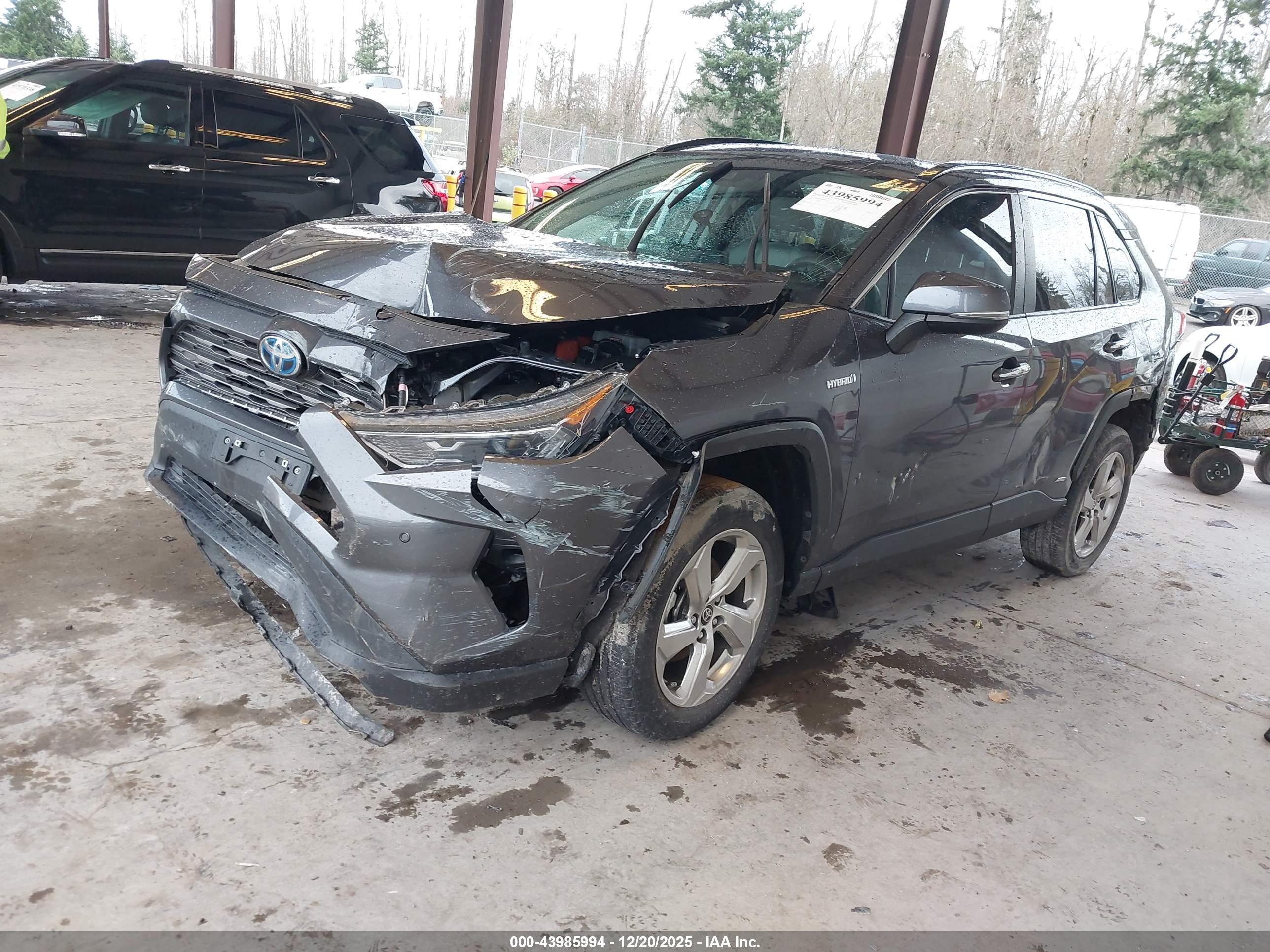 TOYOTA RAV4 image 2
