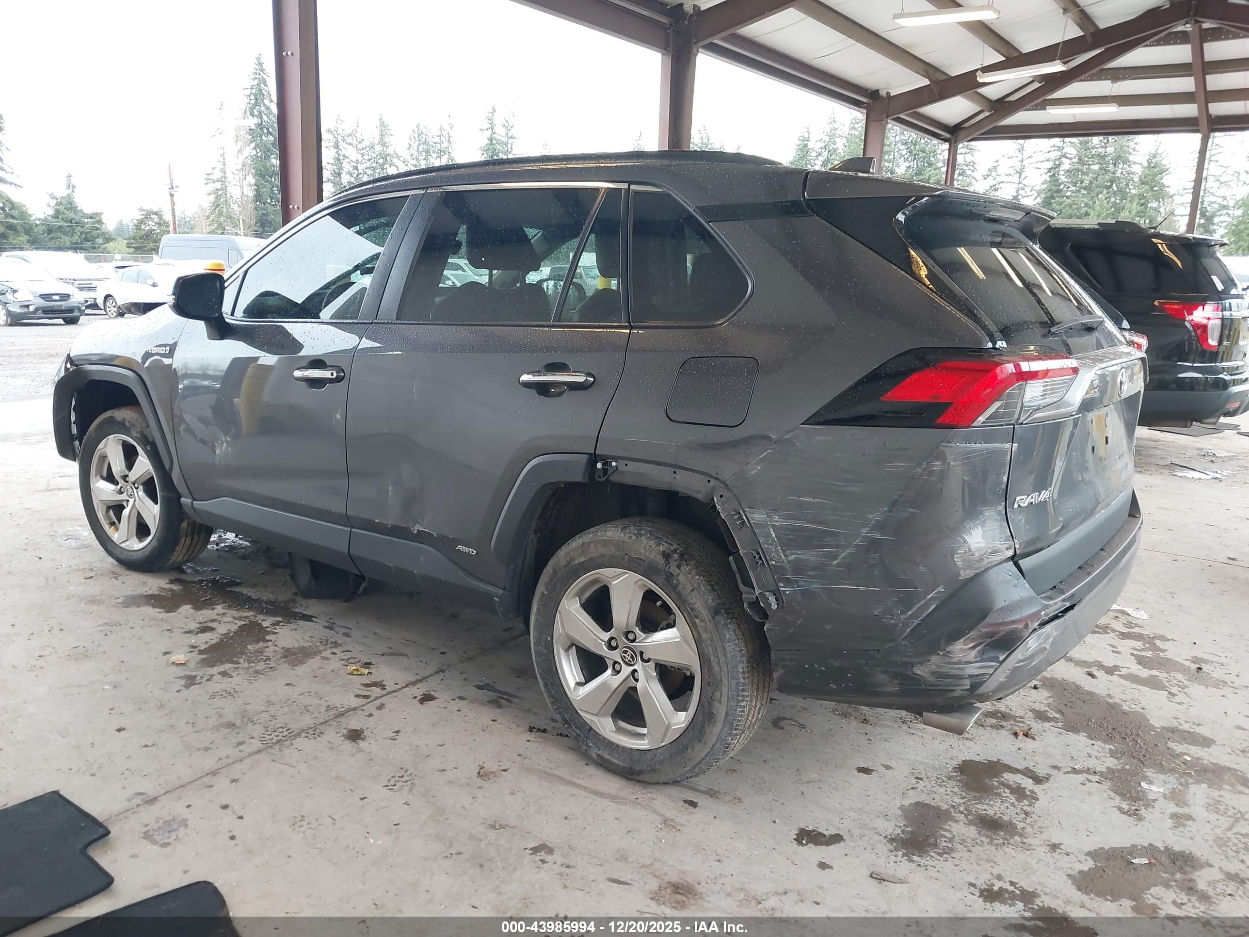 TOYOTA RAV4 image 3