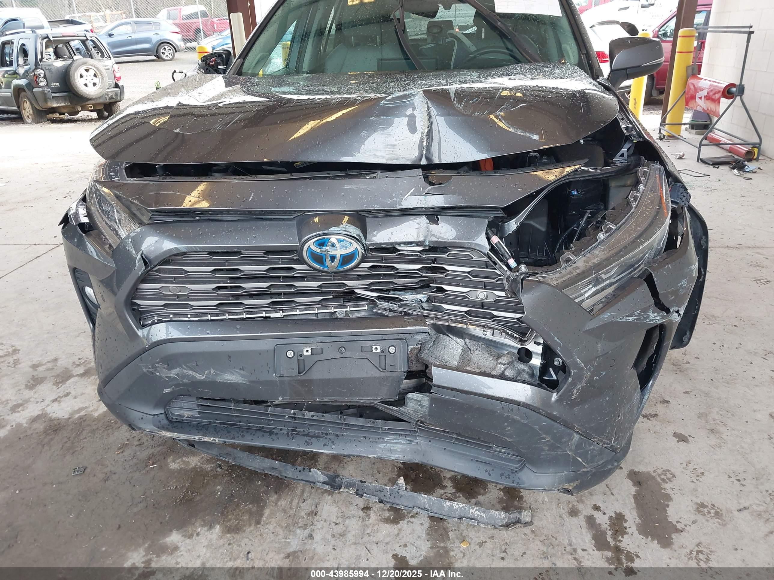 TOYOTA RAV4 image 6