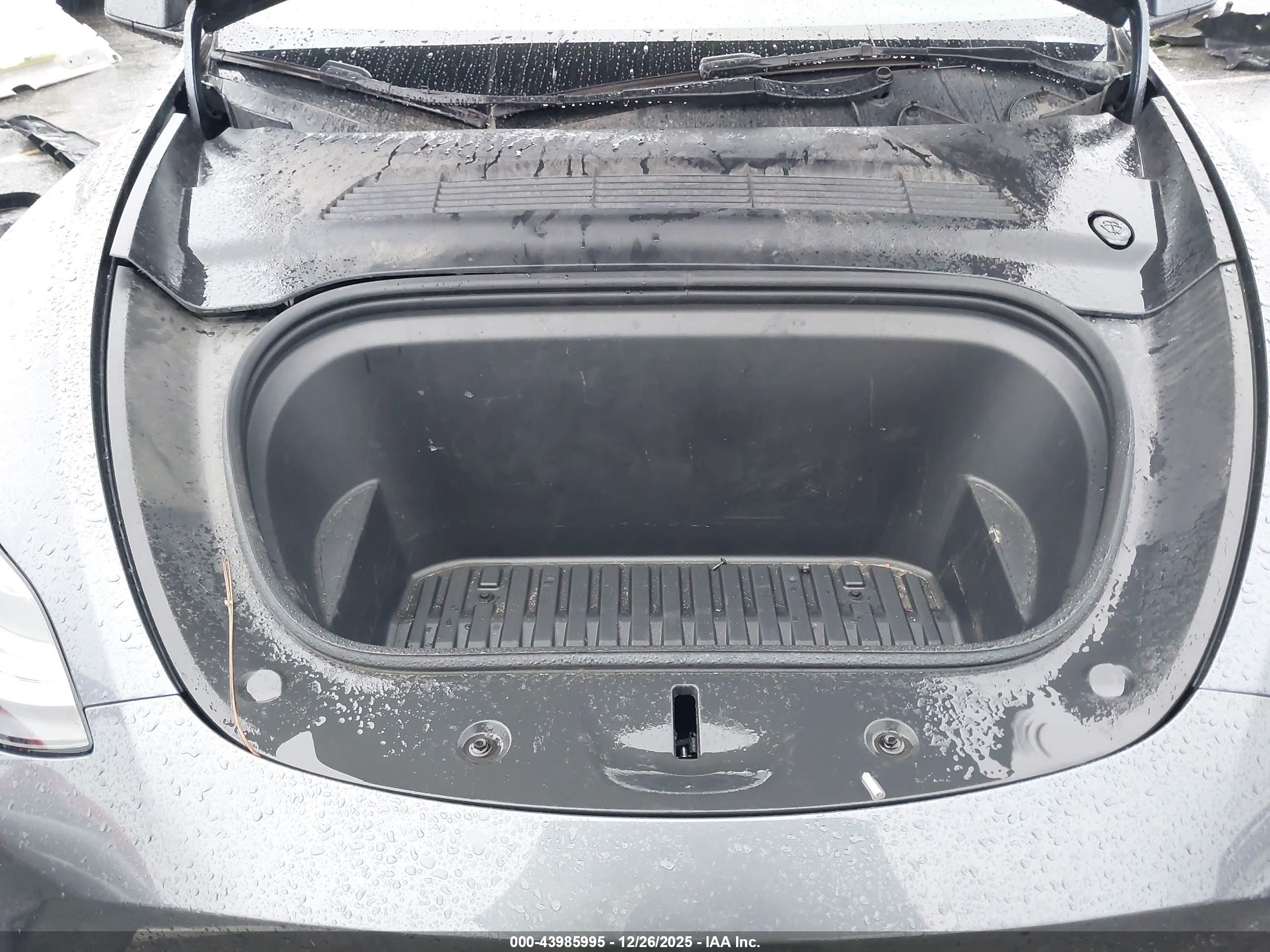 TESLA MODEL image 10