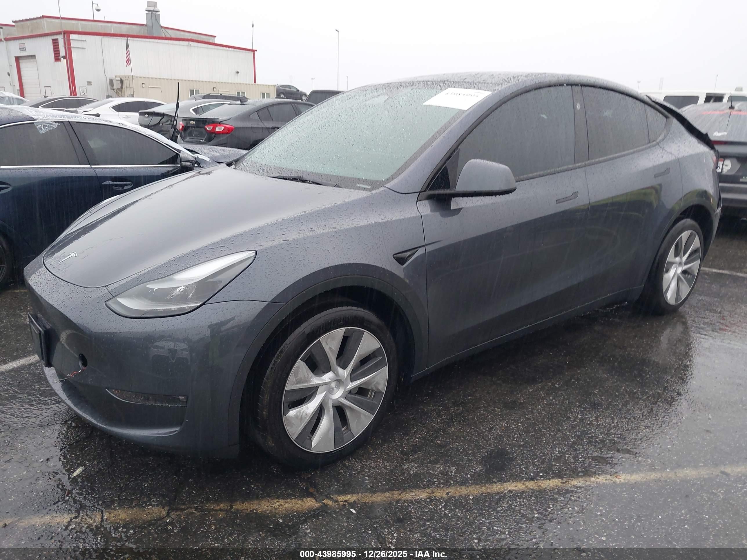 TESLA MODEL image 2
