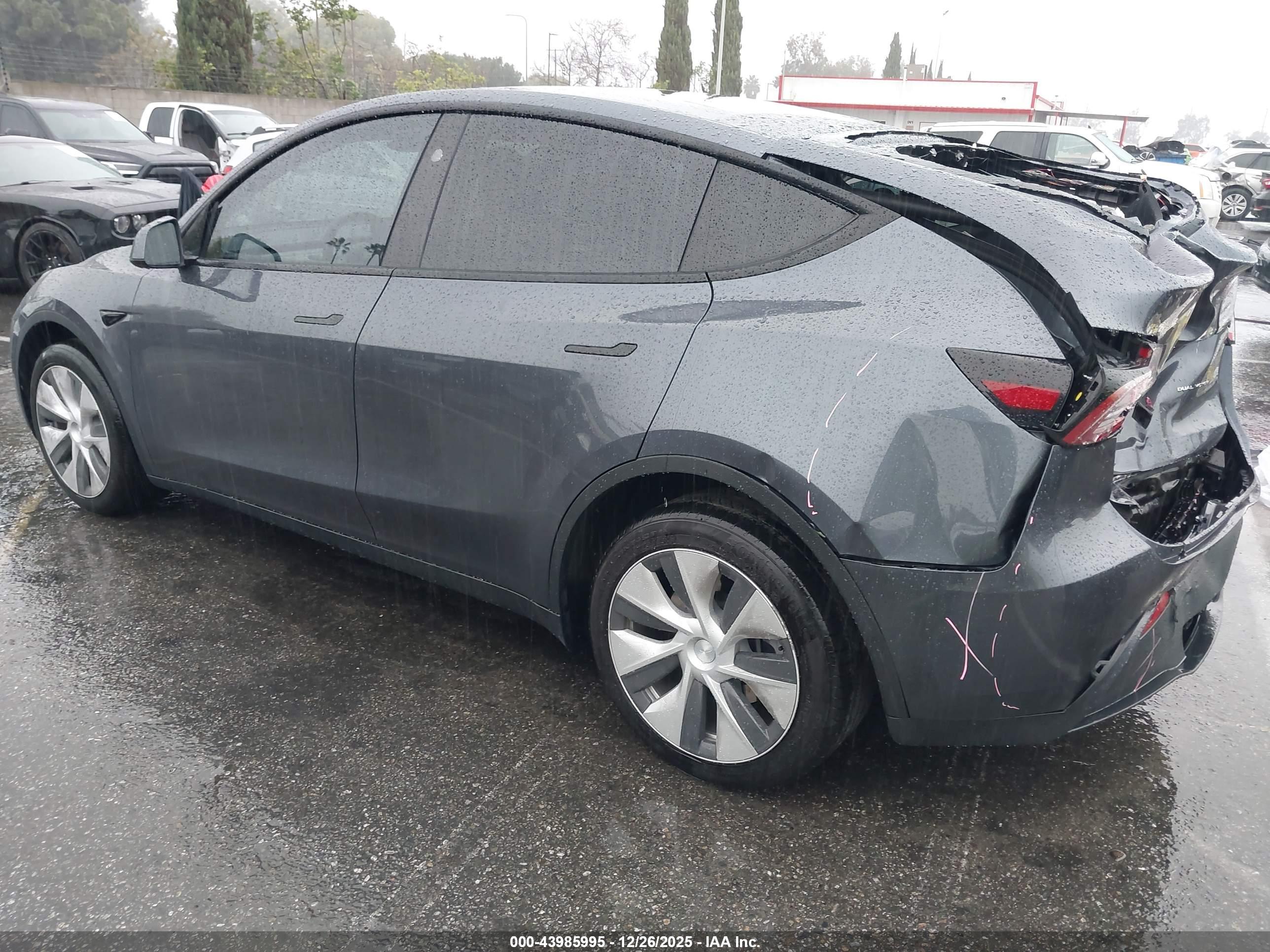 TESLA MODEL image 3