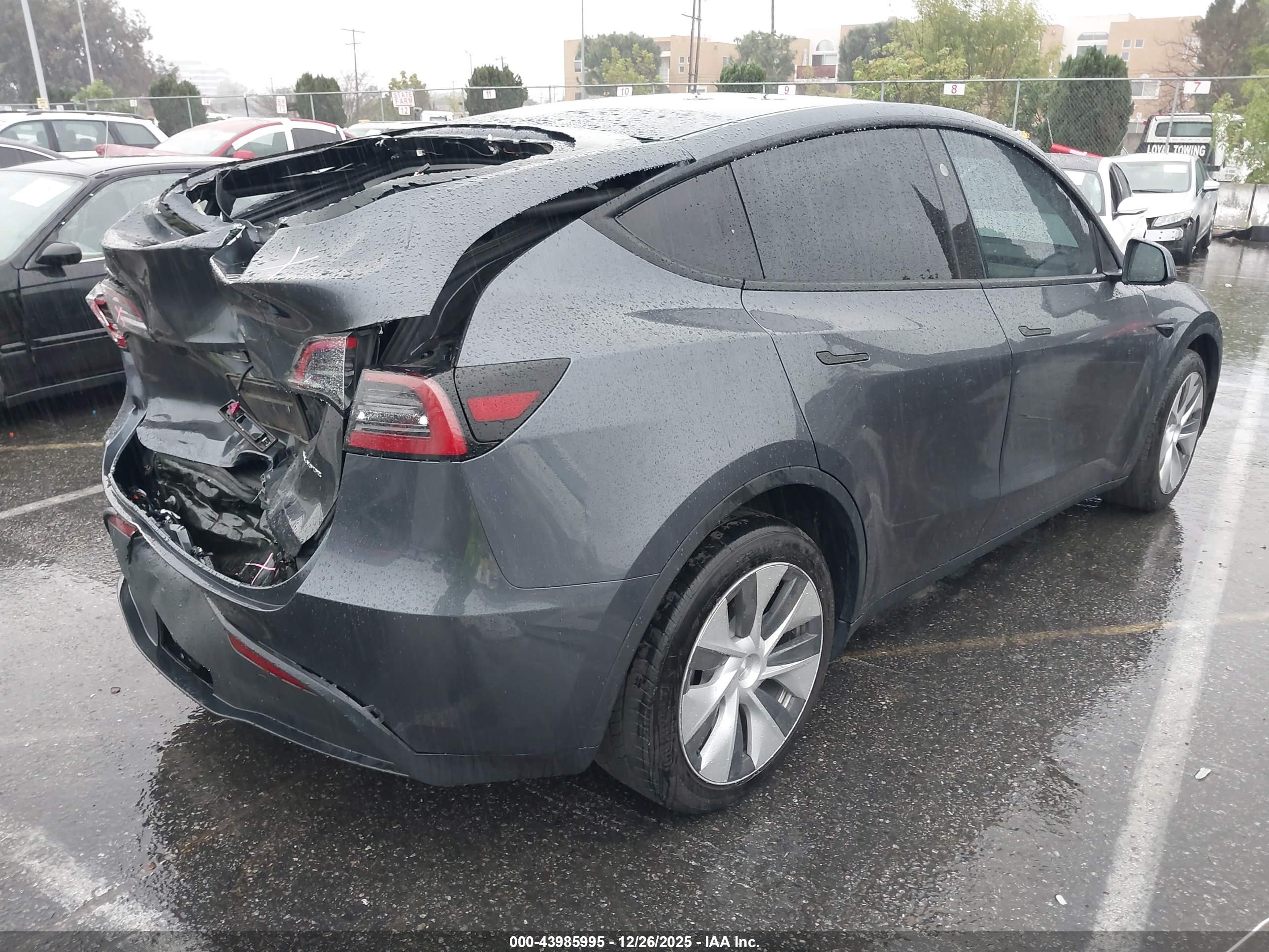 TESLA MODEL image 4