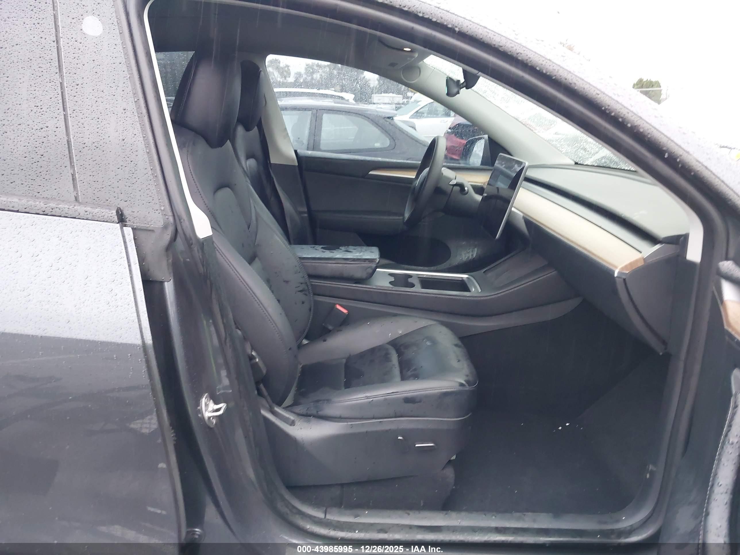 TESLA MODEL image 5