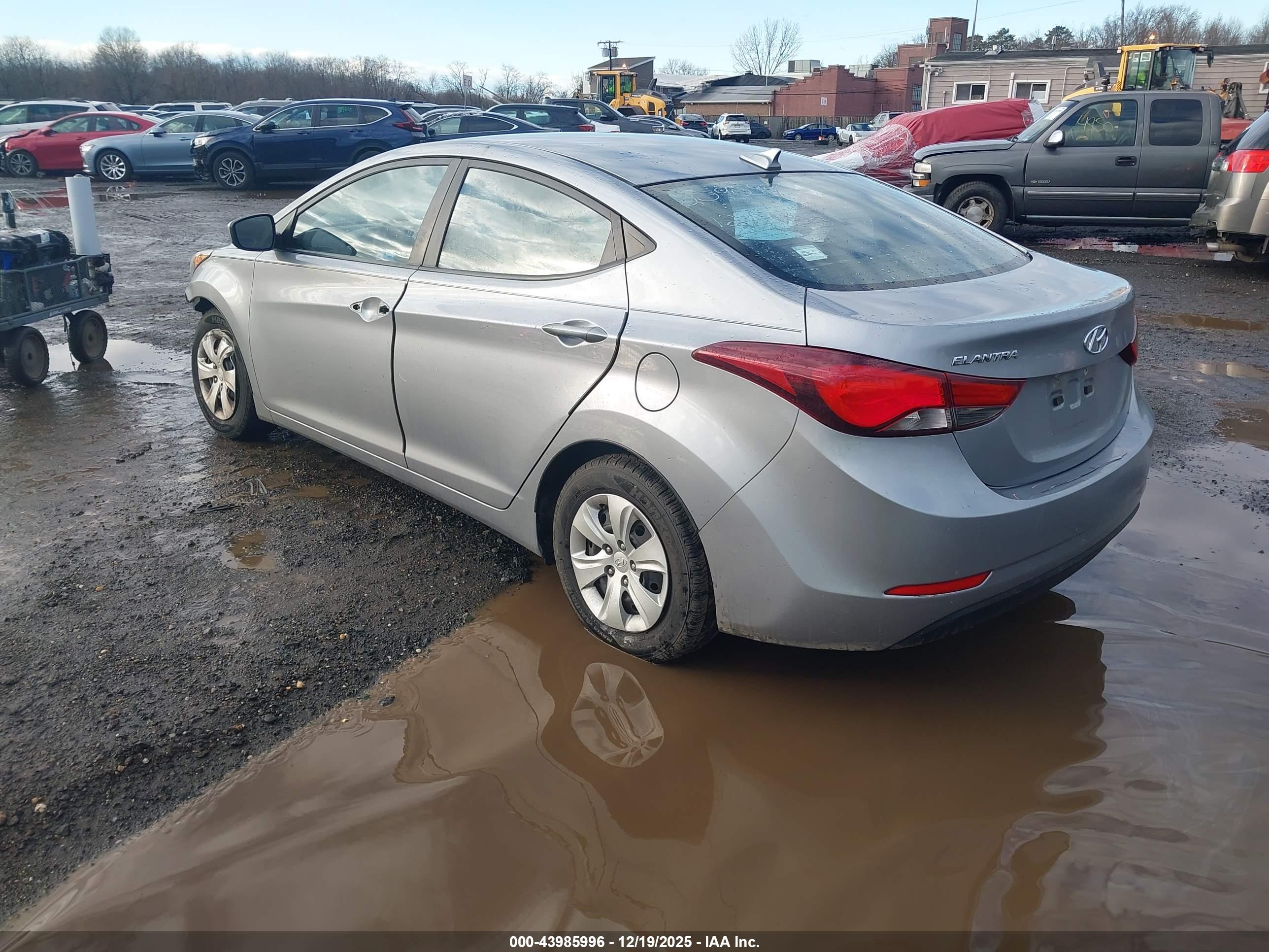 HYUNDAI ELANTRA image 3