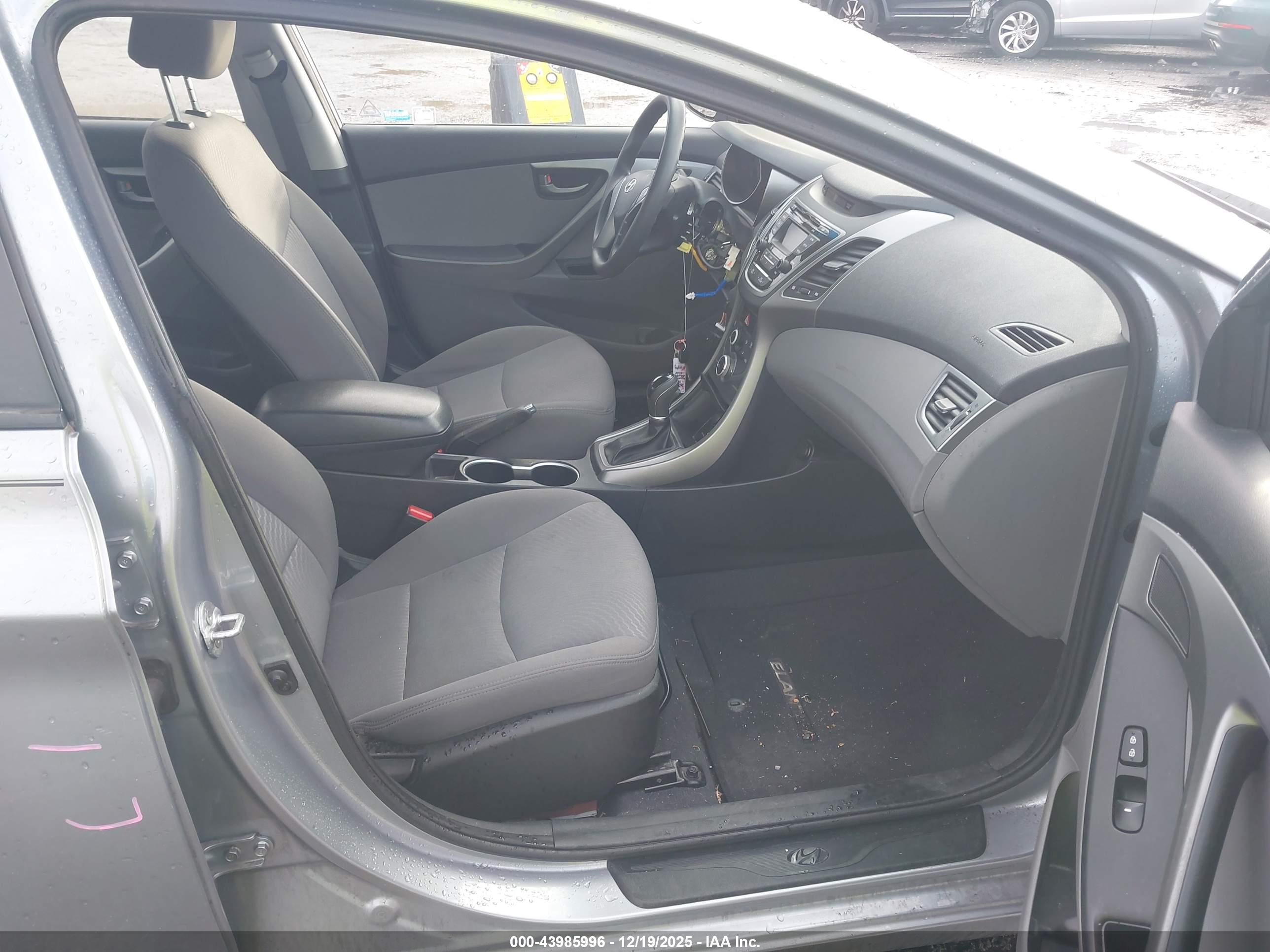 HYUNDAI ELANTRA image 5