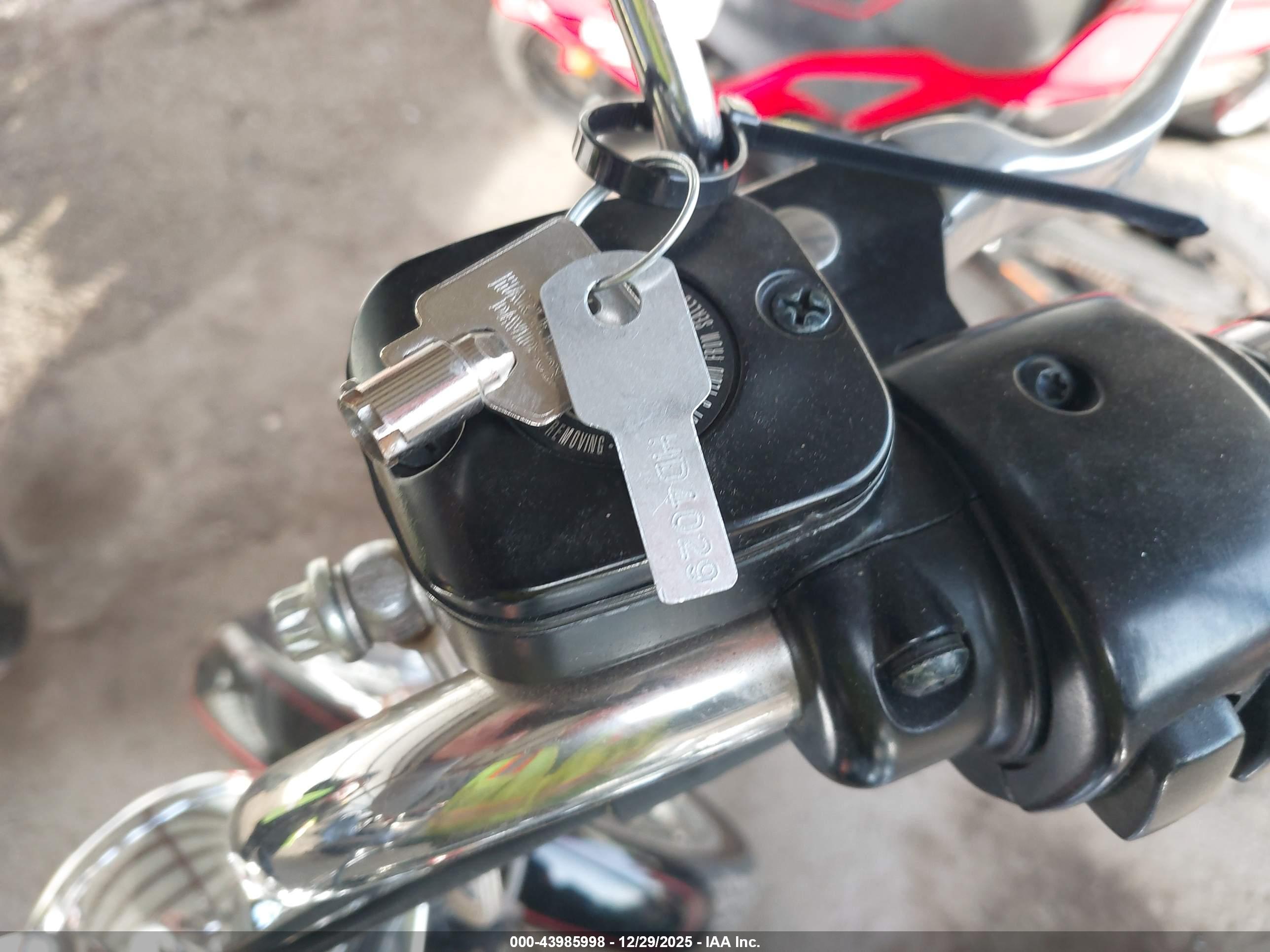 HARLEY-DAVIDSON FXDWG image 11