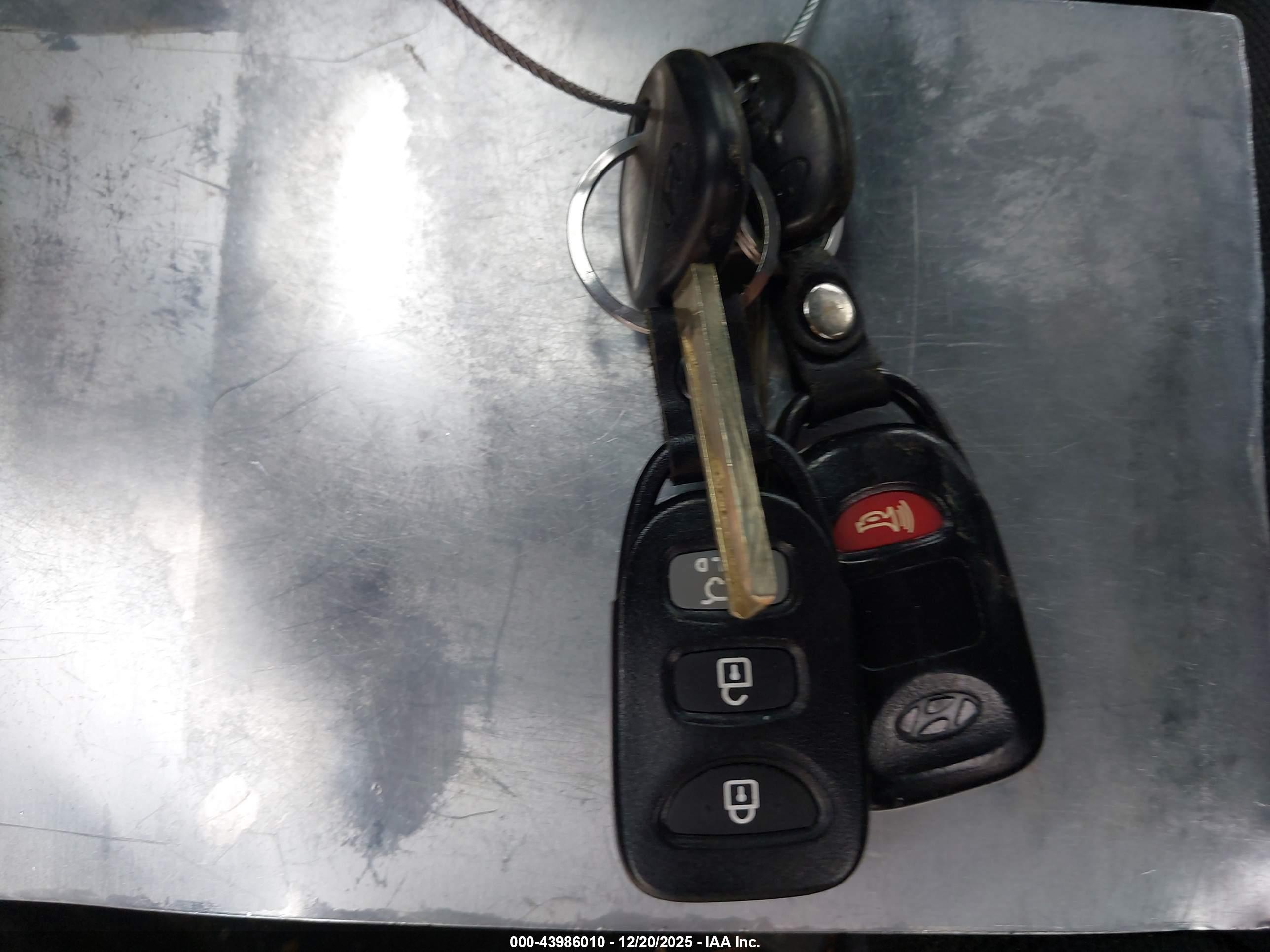 HYUNDAI VELOSTER image 11