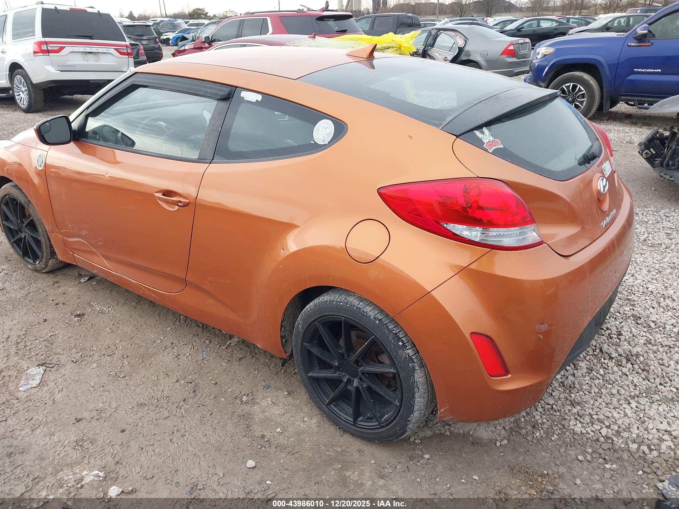HYUNDAI VELOSTER image 3