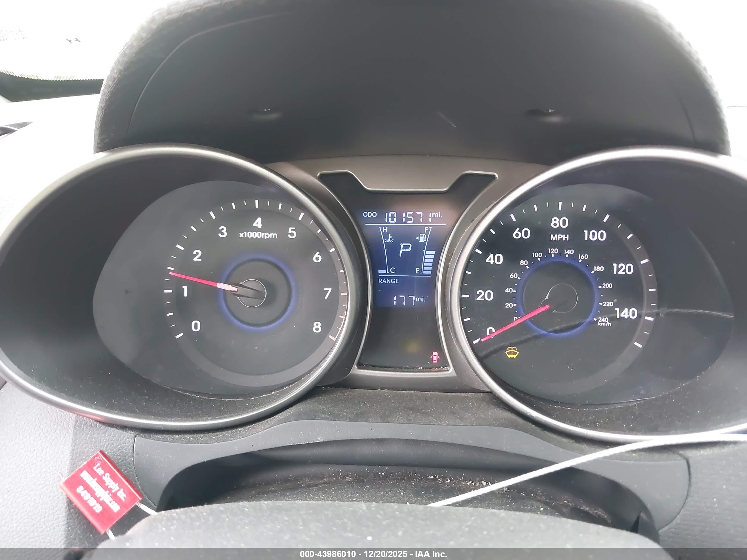 HYUNDAI VELOSTER image 7