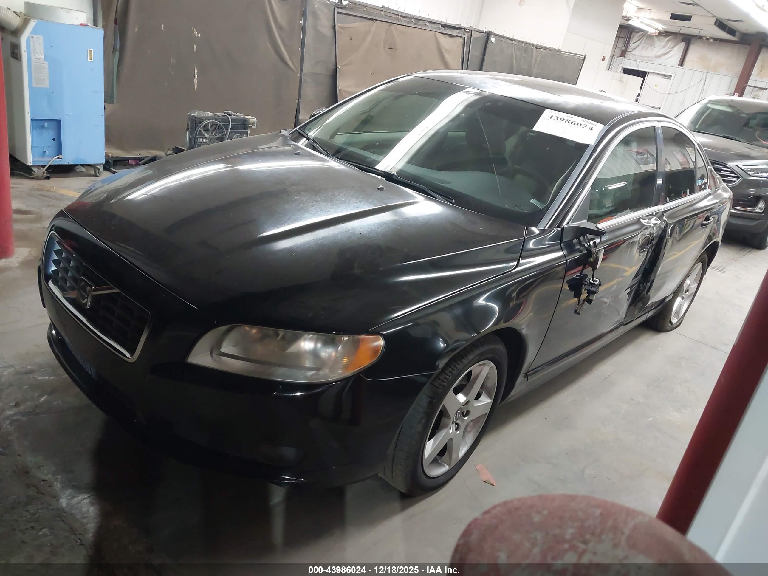 VOLVO S80 image 2