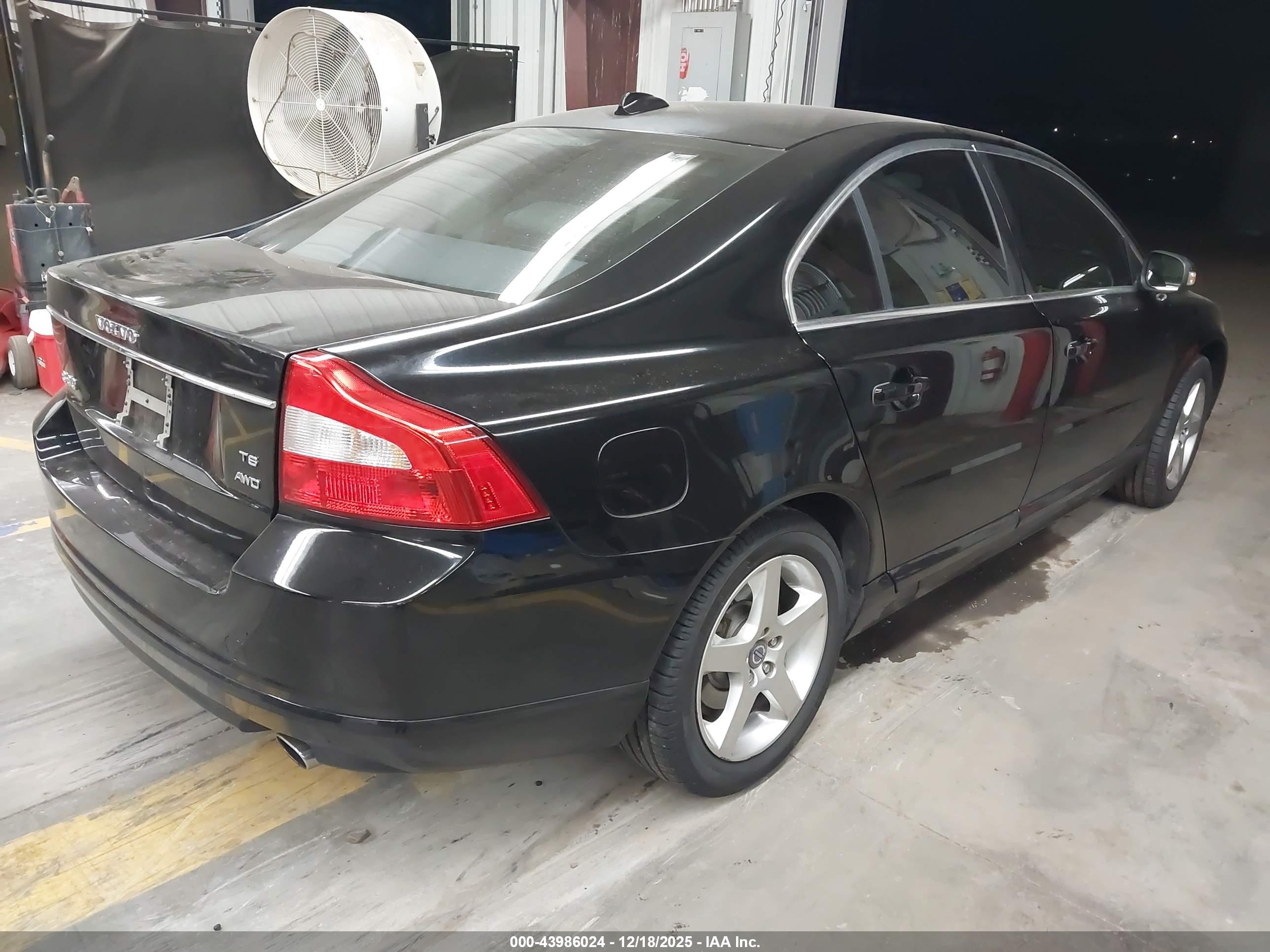 VOLVO S80 image 4