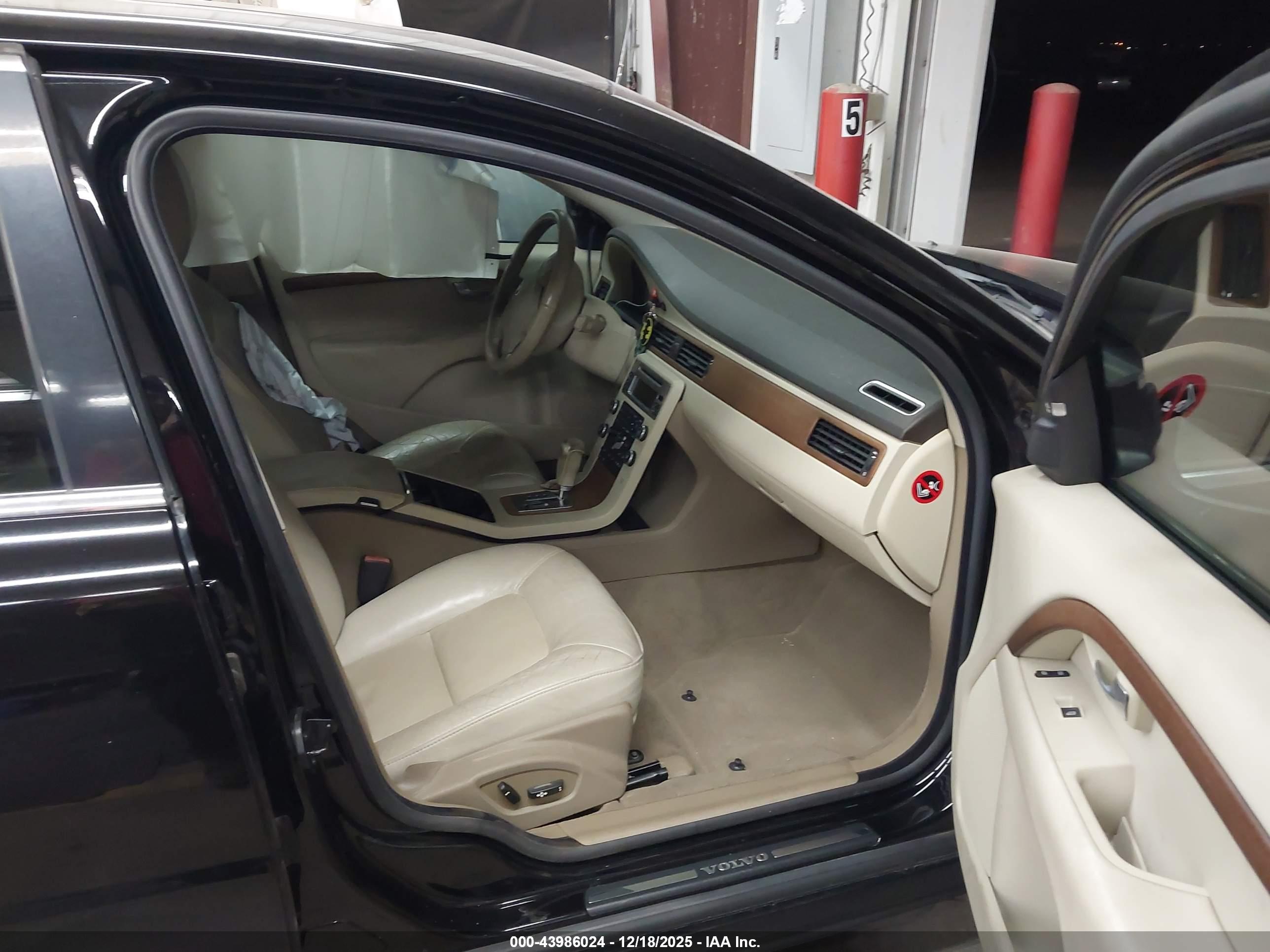 VOLVO S80 image 5