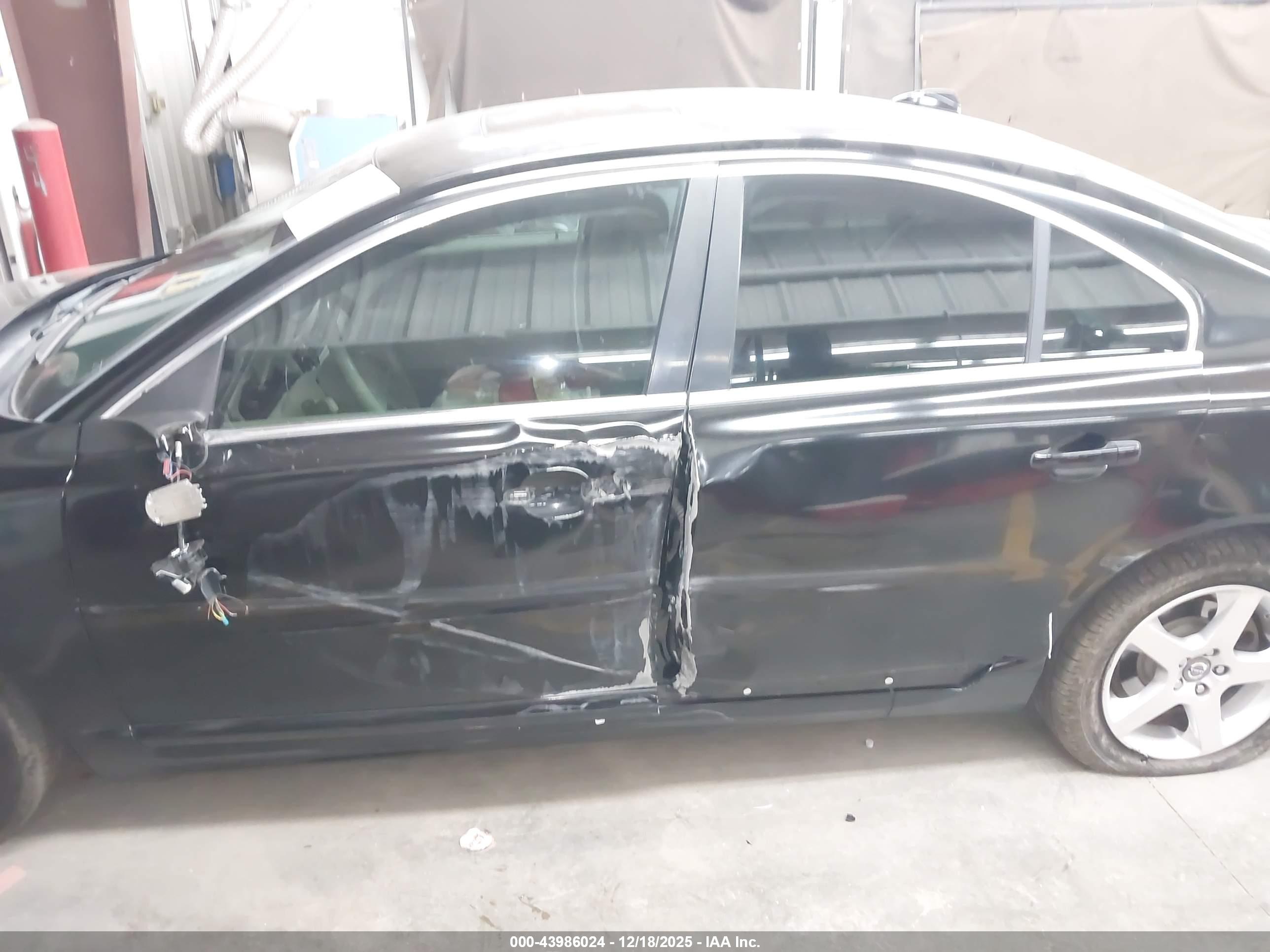 VOLVO S80 image 6